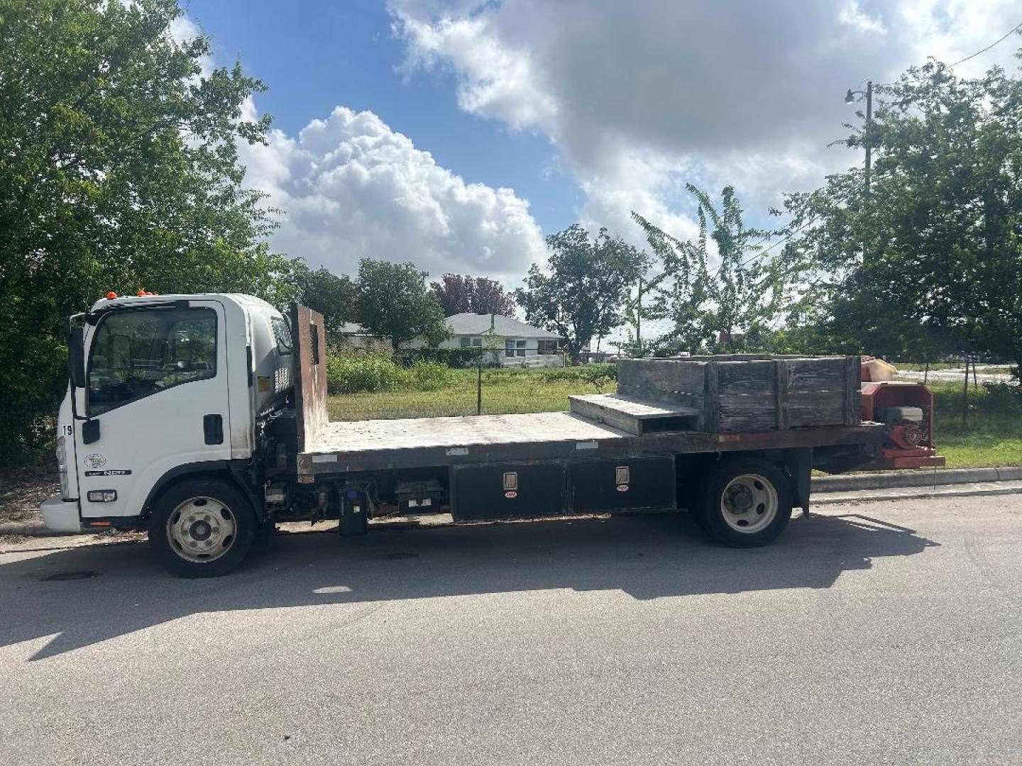 2018 White Isuzu NQR - (JALE5W160J7) with an 5.2L L6 DIESEL engine, located at 1687 Business 35 S, New Braunfels, TX, 78130, (830) 625-7159, 29.655487, -98.051491 - Photo#1