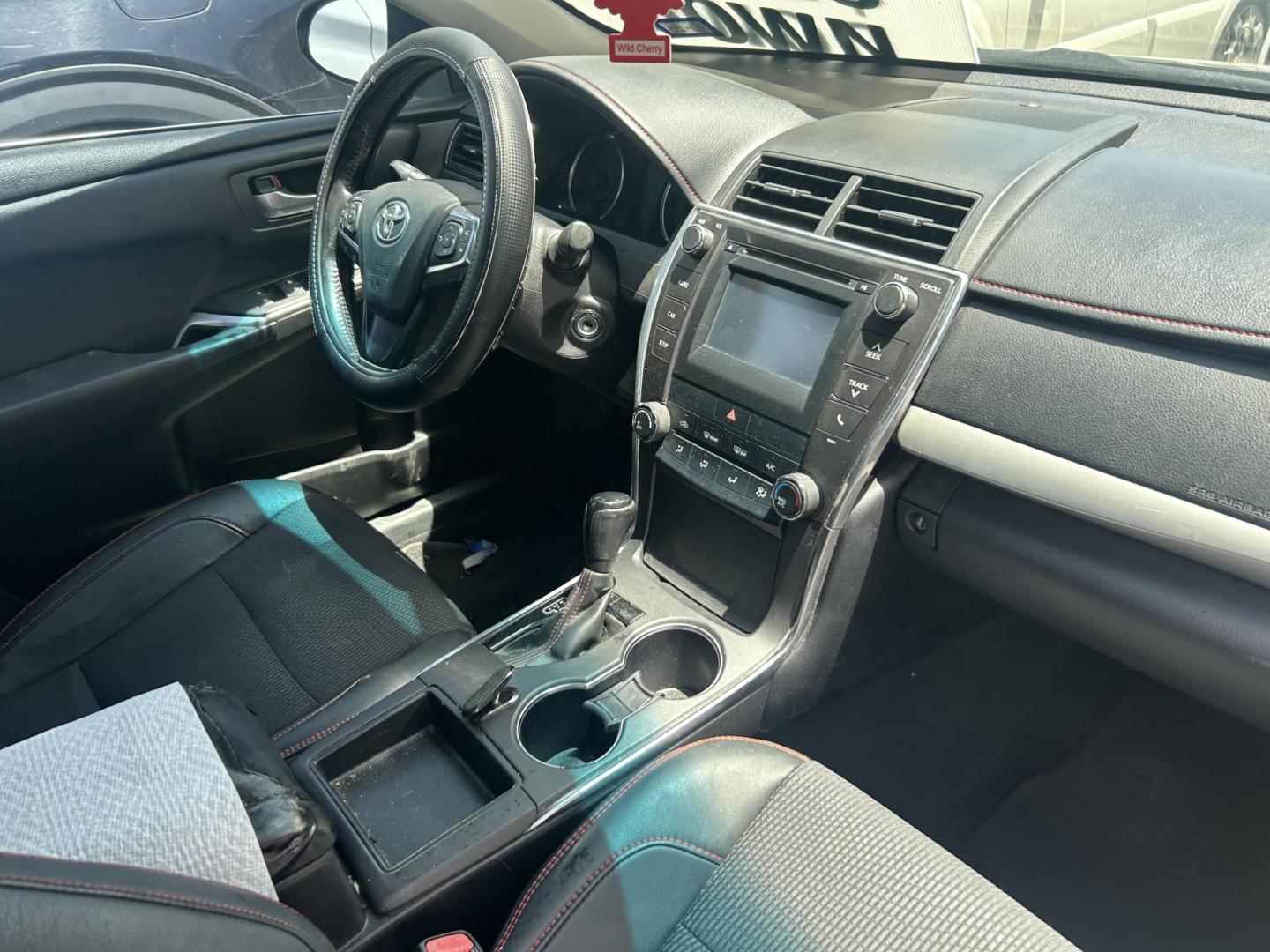 2016 Black Toyota Camry SE (4T1BF1FK6GU) with an 2.5L L4 DOHC 16V engine, 6-Speed Automatic transmission, located at 1687 Business 35 S, New Braunfels, TX, 78130, (830) 625-7159, 29.655487, -98.051491 - Photo#3