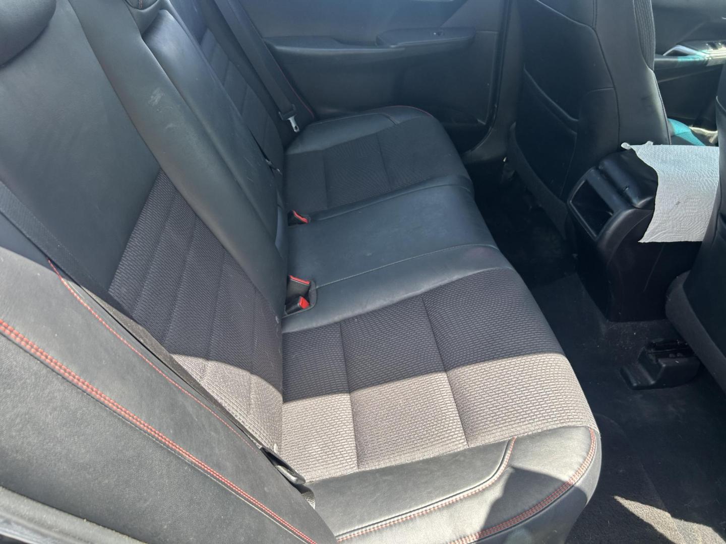 2016 Black Toyota Camry SE (4T1BF1FK6GU) with an 2.5L L4 DOHC 16V engine, 6-Speed Automatic transmission, located at 1687 Business 35 S, New Braunfels, TX, 78130, (830) 625-7159, 29.655487, -98.051491 - Photo#4