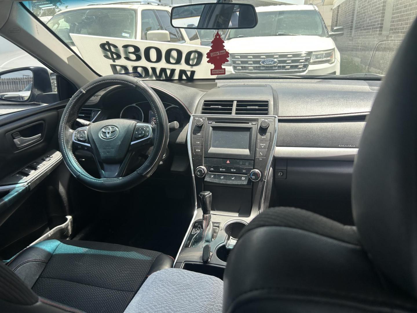2016 Black Toyota Camry SE (4T1BF1FK6GU) with an 2.5L L4 DOHC 16V engine, 6-Speed Automatic transmission, located at 1687 Business 35 S, New Braunfels, TX, 78130, (830) 625-7159, 29.655487, -98.051491 - Photo#5