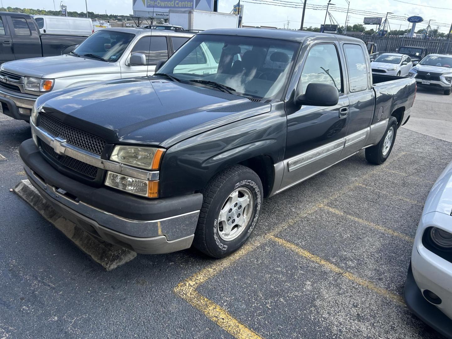 2003 Gray Chevrolet Silverado 1500 Ext. Cab Long Bed 2WD (2GCEC19V131) with an 4.8L V8 OHV 16V engine, 4-Speed Automatic Overdrive transmission, located at 1687 Business 35 S, New Braunfels, TX, 78130, (830) 625-7159, 29.655487, -98.051491 - Photo#0