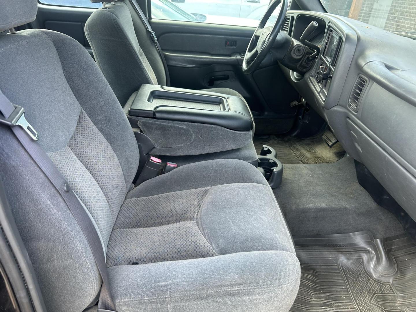 2003 Gray Chevrolet Silverado 1500 Ext. Cab Long Bed 2WD (2GCEC19V131) with an 4.8L V8 OHV 16V engine, 4-Speed Automatic Overdrive transmission, located at 1687 Business 35 S, New Braunfels, TX, 78130, (830) 625-7159, 29.655487, -98.051491 - Photo#2