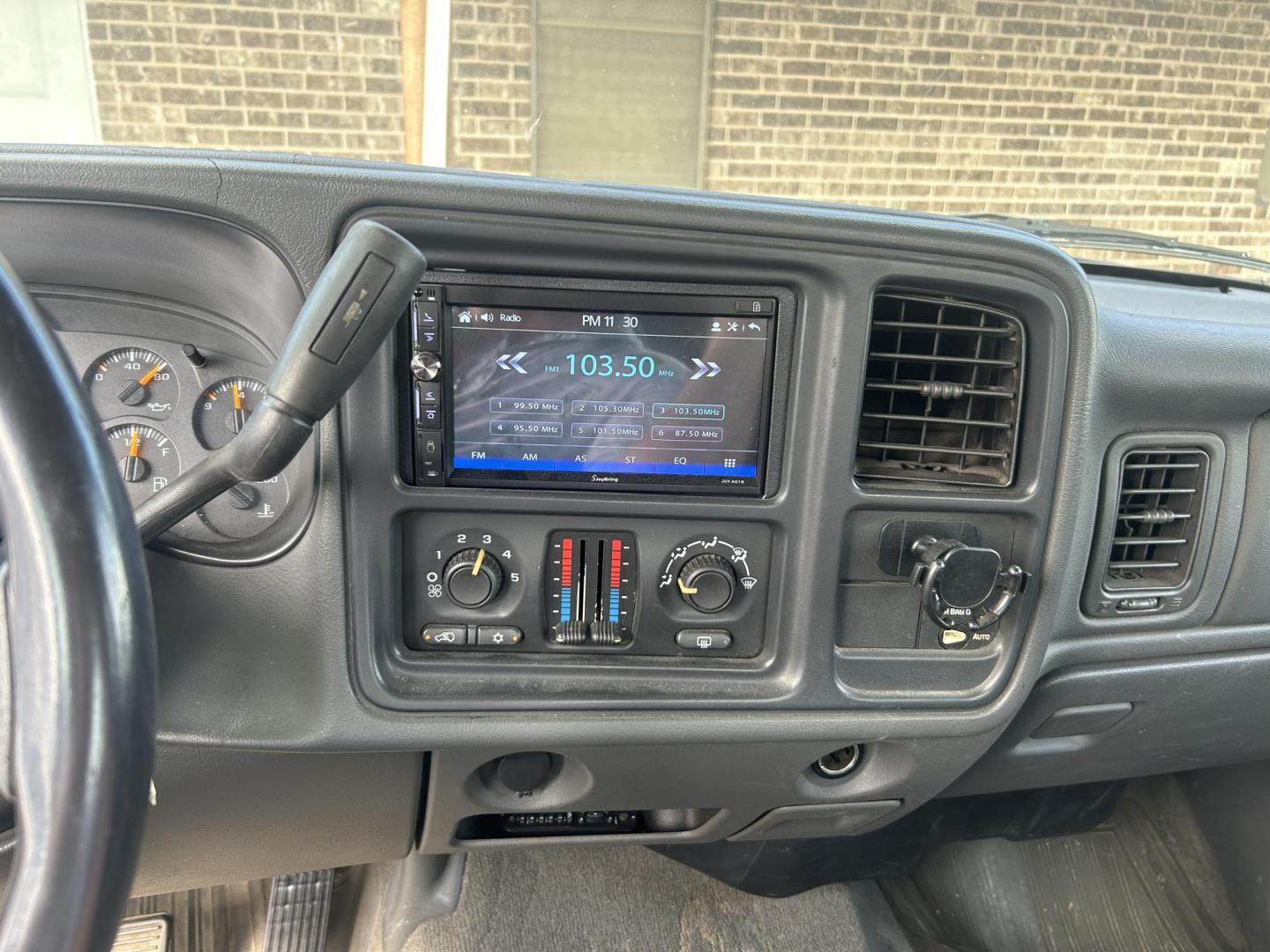 2003 Gray Chevrolet Silverado 1500 Ext. Cab Long Bed 2WD (2GCEC19V131) with an 4.8L V8 OHV 16V engine, 4-Speed Automatic Overdrive transmission, located at 1687 Business 35 S, New Braunfels, TX, 78130, (830) 625-7159, 29.655487, -98.051491 - Photo#8