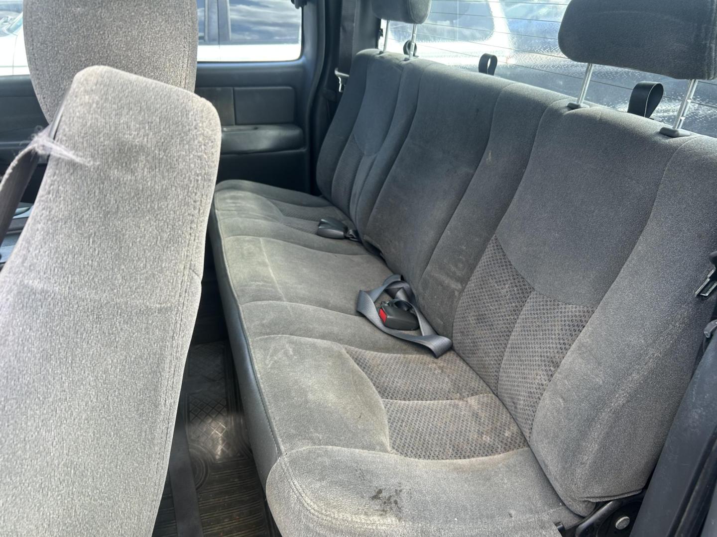 2003 Gray Chevrolet Silverado 1500 Ext. Cab Long Bed 2WD (2GCEC19V131) with an 4.8L V8 OHV 16V engine, 4-Speed Automatic Overdrive transmission, located at 1687 Business 35 S, New Braunfels, TX, 78130, (830) 625-7159, 29.655487, -98.051491 - Photo#11
