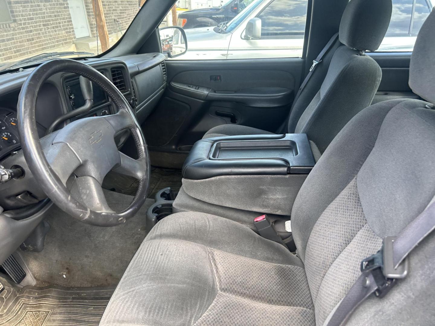 2003 Gray Chevrolet Silverado 1500 Ext. Cab Long Bed 2WD (2GCEC19V131) with an 4.8L V8 OHV 16V engine, 4-Speed Automatic Overdrive transmission, located at 1687 Business 35 S, New Braunfels, TX, 78130, (830) 625-7159, 29.655487, -98.051491 - Photo#10