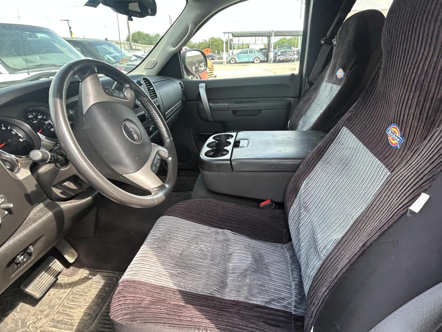 2013 Black GMC Sierra 2500HD SLE Ext. Cab 4WD (1GT220CG7DZ) with an 6.0L V8 OHV 16V FFV engine, 6-Speed Automatic transmission, located at 1687 Business 35 S, New Braunfels, TX, 78130, (830) 625-7159, 29.655487, -98.051491 - Photo#11