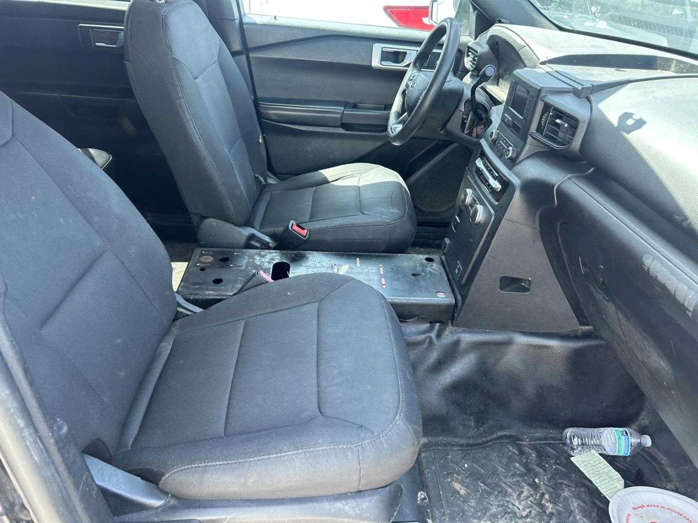 2021 Black Ford Explorer Police 4WD (1FM5K8AB8MG) with an 3.3L V6 DOHC 24V engine, 10A transmission, located at 1687 Business 35 S, New Braunfels, TX, 78130, (830) 625-7159, 29.655487, -98.051491 - Photo#2