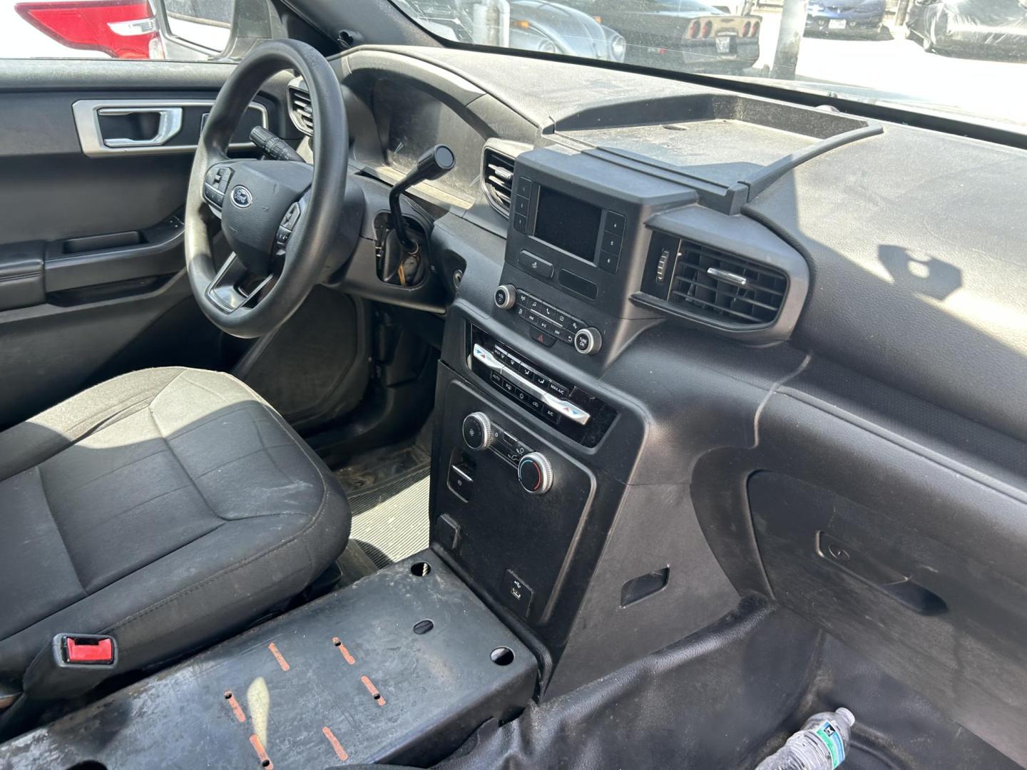 2021 Black Ford Explorer Police 4WD (1FM5K8AB8MG) with an 3.3L V6 DOHC 24V engine, 10A transmission, located at 1687 Business 35 S, New Braunfels, TX, 78130, (830) 625-7159, 29.655487, -98.051491 - Photo#3