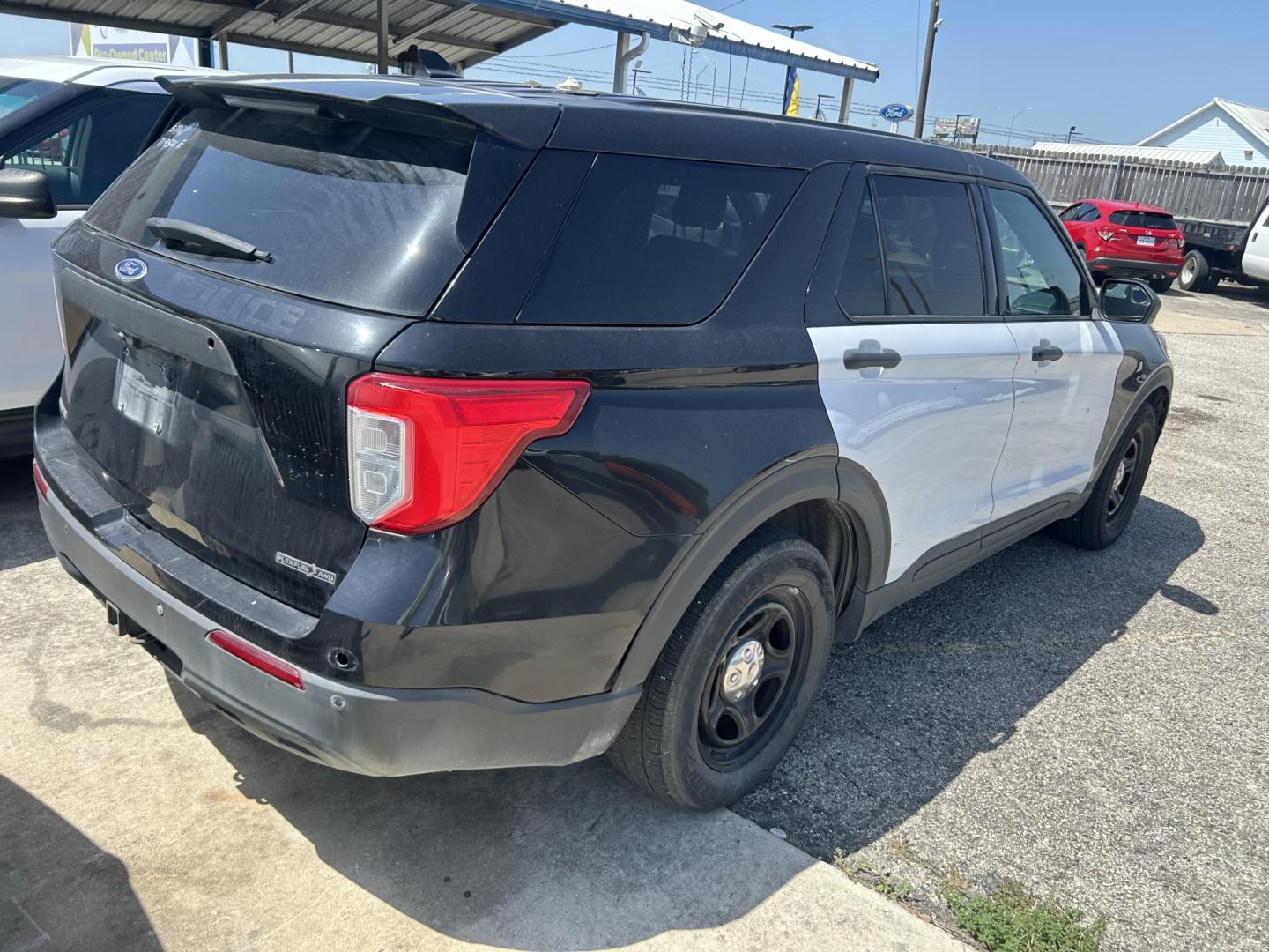 2021 Black Ford Explorer Police 4WD (1FM5K8AB8MG) with an 3.3L V6 DOHC 24V engine, 10A transmission, located at 1687 Business 35 S, New Braunfels, TX, 78130, (830) 625-7159, 29.655487, -98.051491 - Photo#6