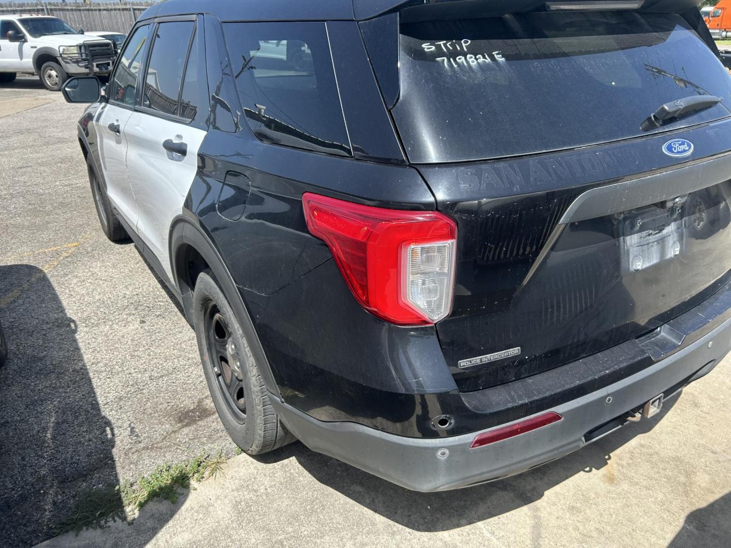 2021 Black Ford Explorer Police 4WD (1FM5K8AB8MG) with an 3.3L V6 DOHC 24V engine, 10A transmission, located at 1687 Business 35 S, New Braunfels, TX, 78130, (830) 625-7159, 29.655487, -98.051491 - Photo#7