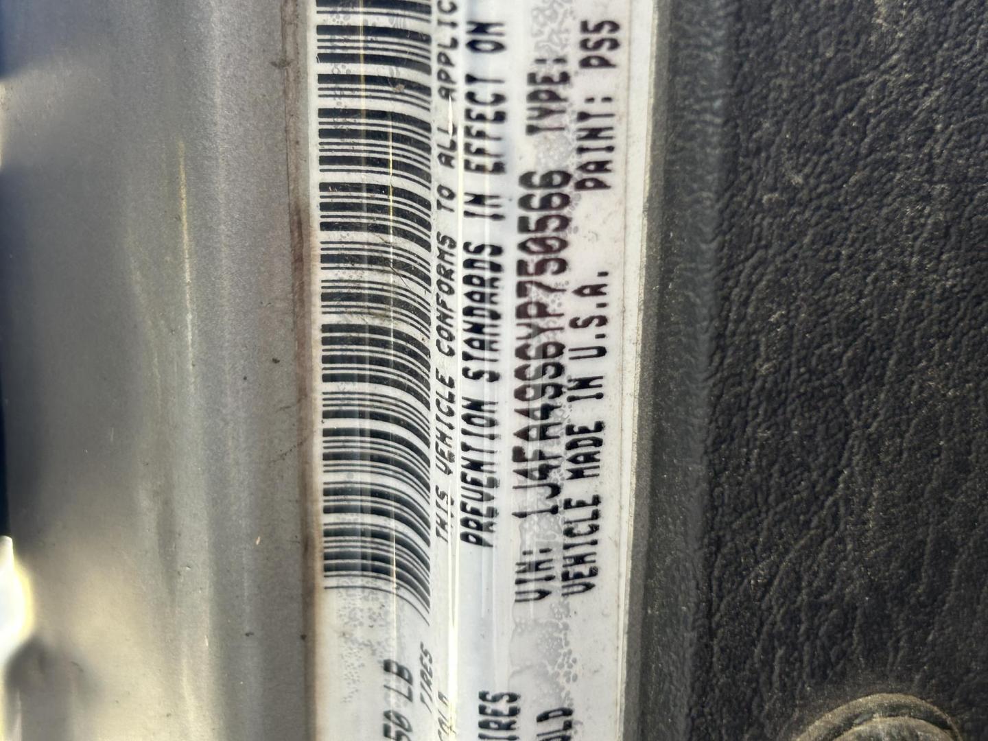 2000 Gray Jeep Wrangler Sport (1J4FA49S6YP) with an 4.0L L6 OHV 12V engine, located at 1687 Business 35 S, New Braunfels, TX, 78130, (830) 625-7159, 29.655487, -98.051491 - Photo#13