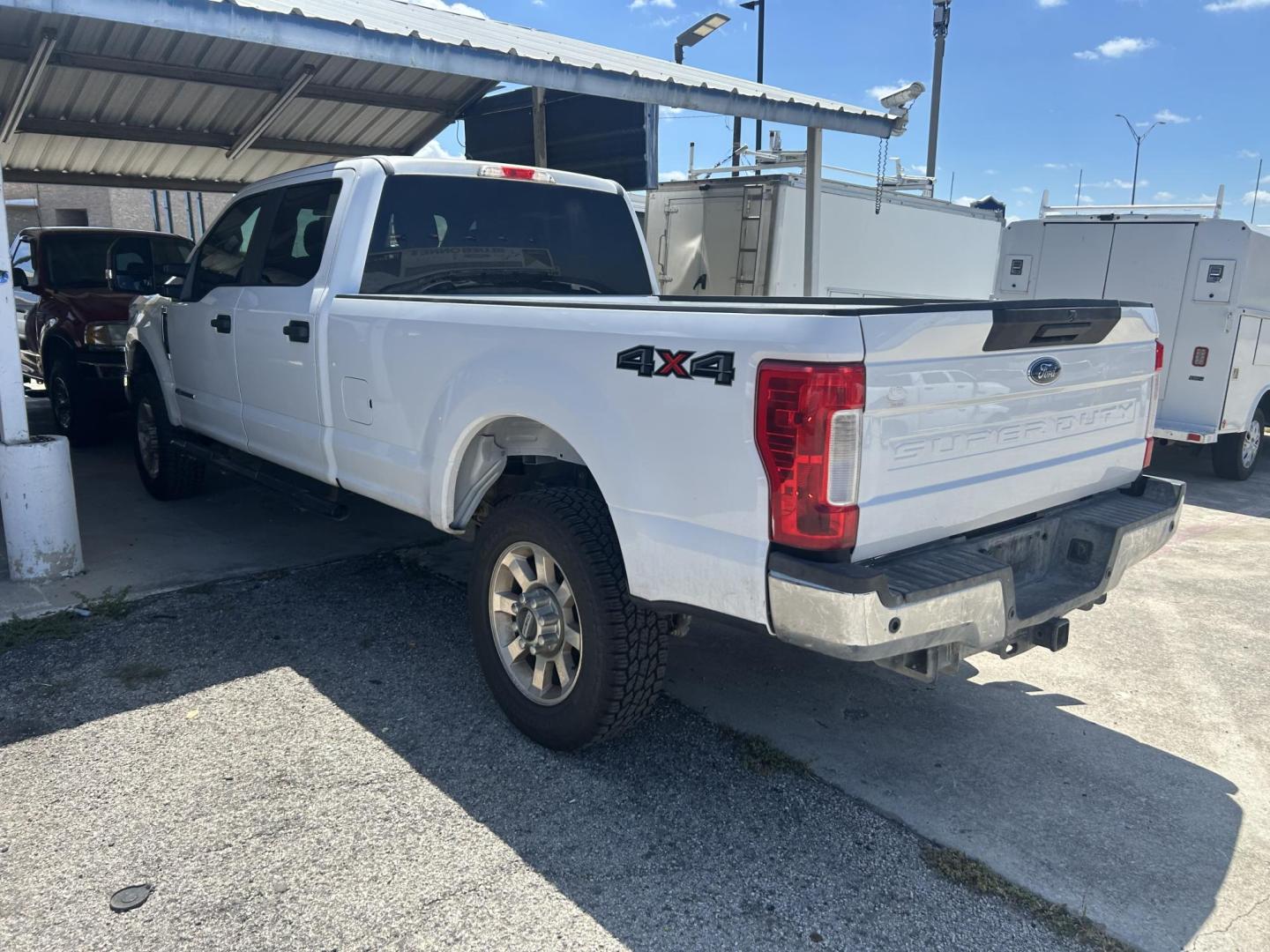 2018 White Ford F-250 SD XL Crew Cab Long Bed 4WD (1FT7W2BT5JE) with an 6.7L V8 OHV 16V DIESEL engine, 6A transmission, located at 1687 Business 35 S, New Braunfels, TX, 78130, (830) 625-7159, 29.655487, -98.051491 - Photo#1