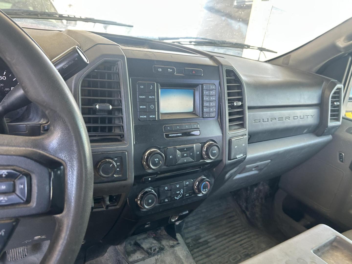 2018 White Ford F-250 SD XL Crew Cab Long Bed 4WD (1FT7W2BT5JE) with an 6.7L V8 OHV 16V DIESEL engine, 6A transmission, located at 1687 Business 35 S, New Braunfels, TX, 78130, (830) 625-7159, 29.655487, -98.051491 - Photo#11
