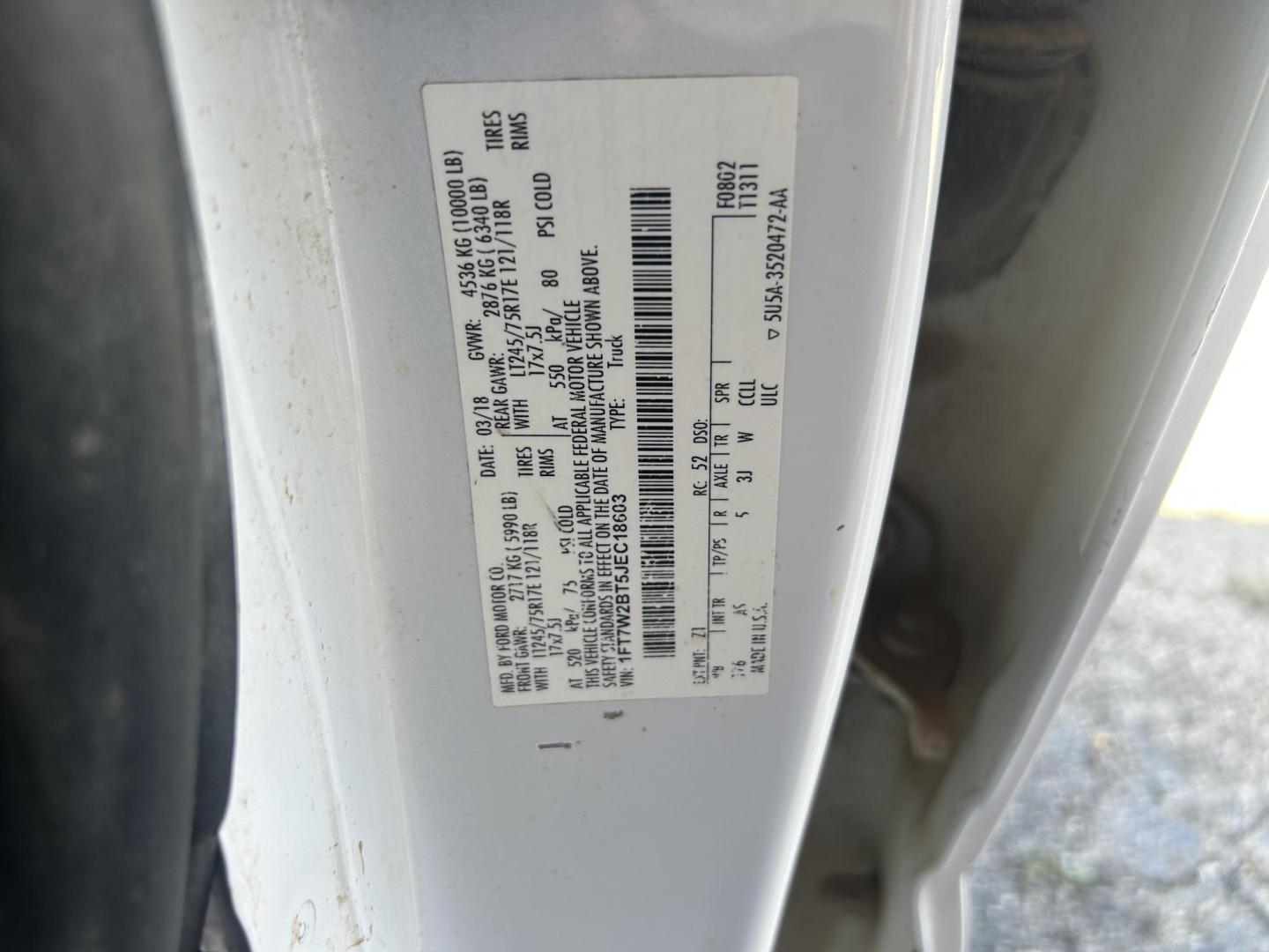 2018 White Ford F-250 SD XL Crew Cab Long Bed 4WD (1FT7W2BT5JE) with an 6.7L V8 OHV 16V DIESEL engine, 6A transmission, located at 1687 Business 35 S, New Braunfels, TX, 78130, (830) 625-7159, 29.655487, -98.051491 - Photo#12