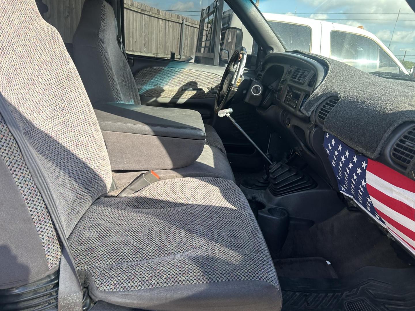 2001 White Dodge Ram 2500 Quad Cab Long Bed 4WD (3B7KF23741G) with an 5.9L V6 OHV 24V TURBO DIESEL engine, located at 1687 Business 35 S, New Braunfels, TX, 78130, (830) 625-7159, 29.655487, -98.051491 - Photo#2