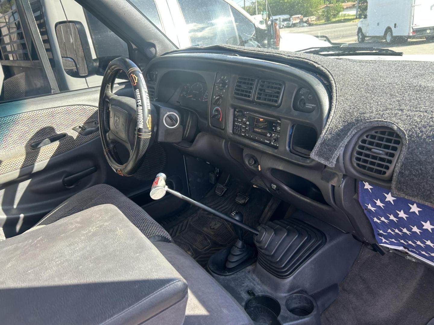 2001 White Dodge Ram 2500 Quad Cab Long Bed 4WD (3B7KF23741G) with an 5.9L V6 OHV 24V TURBO DIESEL engine, located at 1687 Business 35 S, New Braunfels, TX, 78130, (830) 625-7159, 29.655487, -98.051491 - Photo#4
