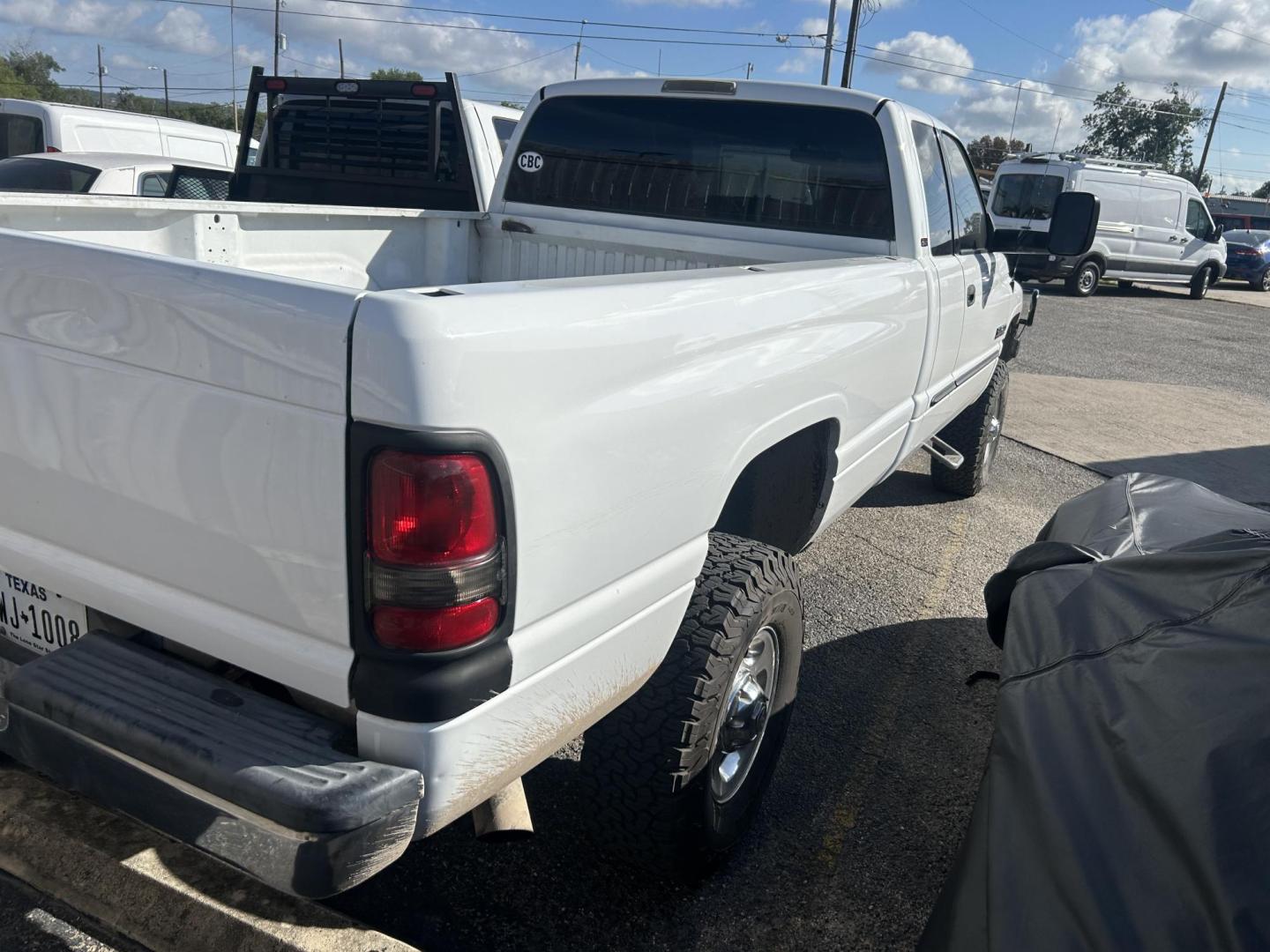 2001 White Dodge Ram 2500 Quad Cab Long Bed 4WD (3B7KF23741G) with an 5.9L V6 OHV 24V TURBO DIESEL engine, located at 1687 Business 35 S, New Braunfels, TX, 78130, (830) 625-7159, 29.655487, -98.051491 - Photo#6