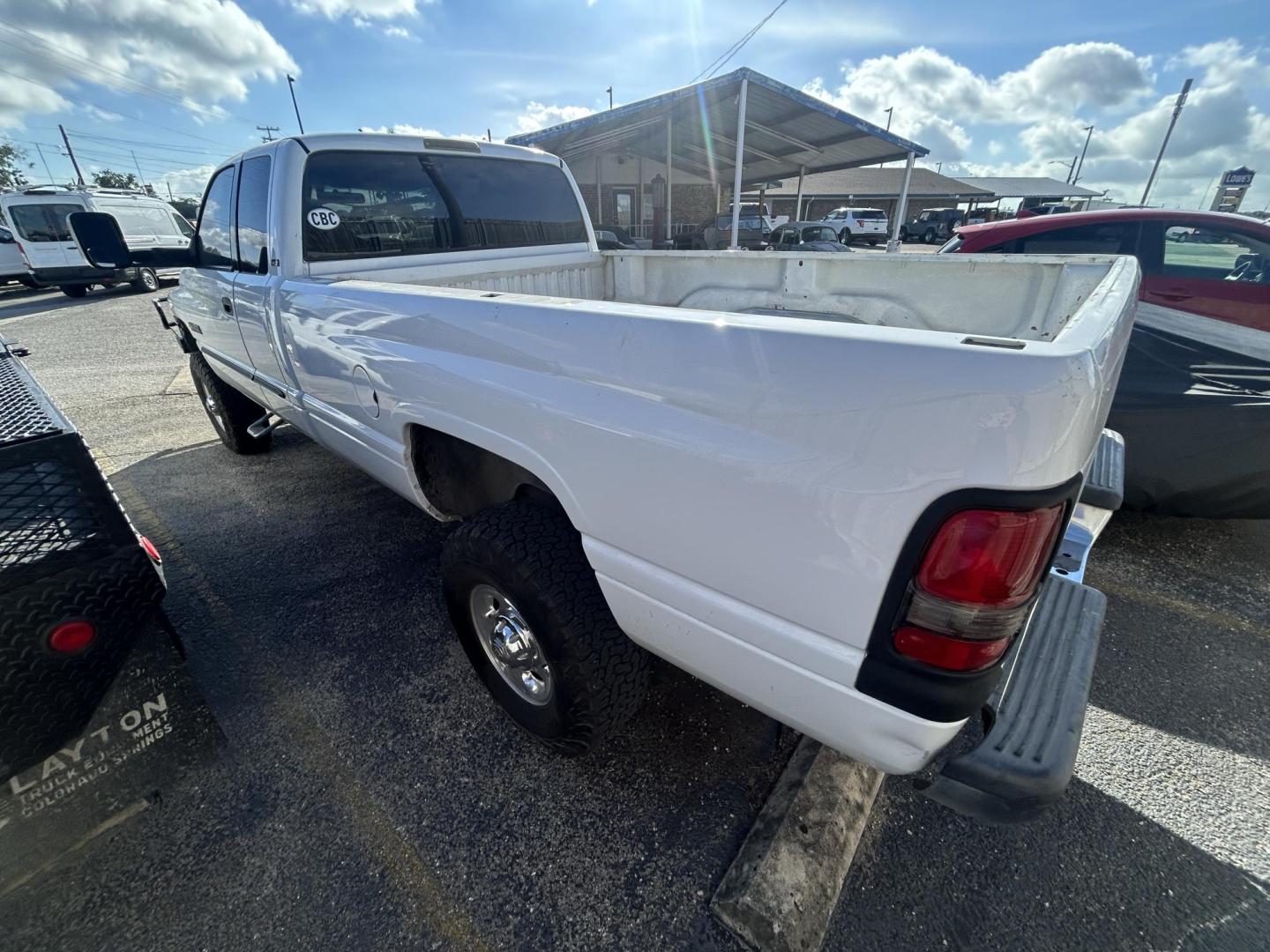 2001 White Dodge Ram 2500 Quad Cab Long Bed 4WD (3B7KF23741G) with an 5.9L V6 OHV 24V TURBO DIESEL engine, located at 1687 Business 35 S, New Braunfels, TX, 78130, (830) 625-7159, 29.655487, -98.051491 - Photo#7
