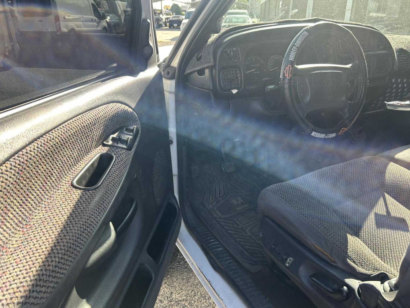 2001 White Dodge Ram 2500 Quad Cab Long Bed 4WD (3B7KF23741G) with an 5.9L V6 OHV 24V TURBO DIESEL engine, located at 1687 Business 35 S, New Braunfels, TX, 78130, (830) 625-7159, 29.655487, -98.051491 - Photo#8