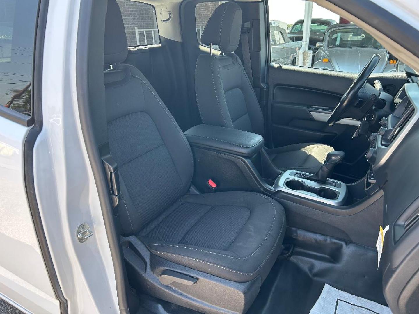 2022 Chevrolet Colorado LT Ext. Cab 2WD (1GCHSCEA3N1) with an 2.5L L4 DOHC 16V GAS engine, 6A transmission, located at 1687 Business 35 S, New Braunfels, TX, 78130, (830) 625-7159, 29.655487, -98.051491 - Photo#6