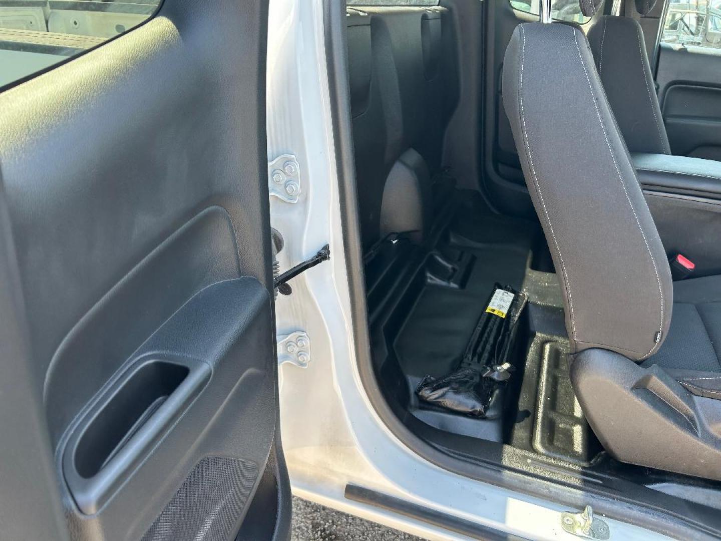 2022 Chevrolet Colorado LT Ext. Cab 2WD (1GCHSCEA3N1) with an 2.5L L4 DOHC 16V GAS engine, 6A transmission, located at 1687 Business 35 S, New Braunfels, TX, 78130, (830) 625-7159, 29.655487, -98.051491 - Photo#8
