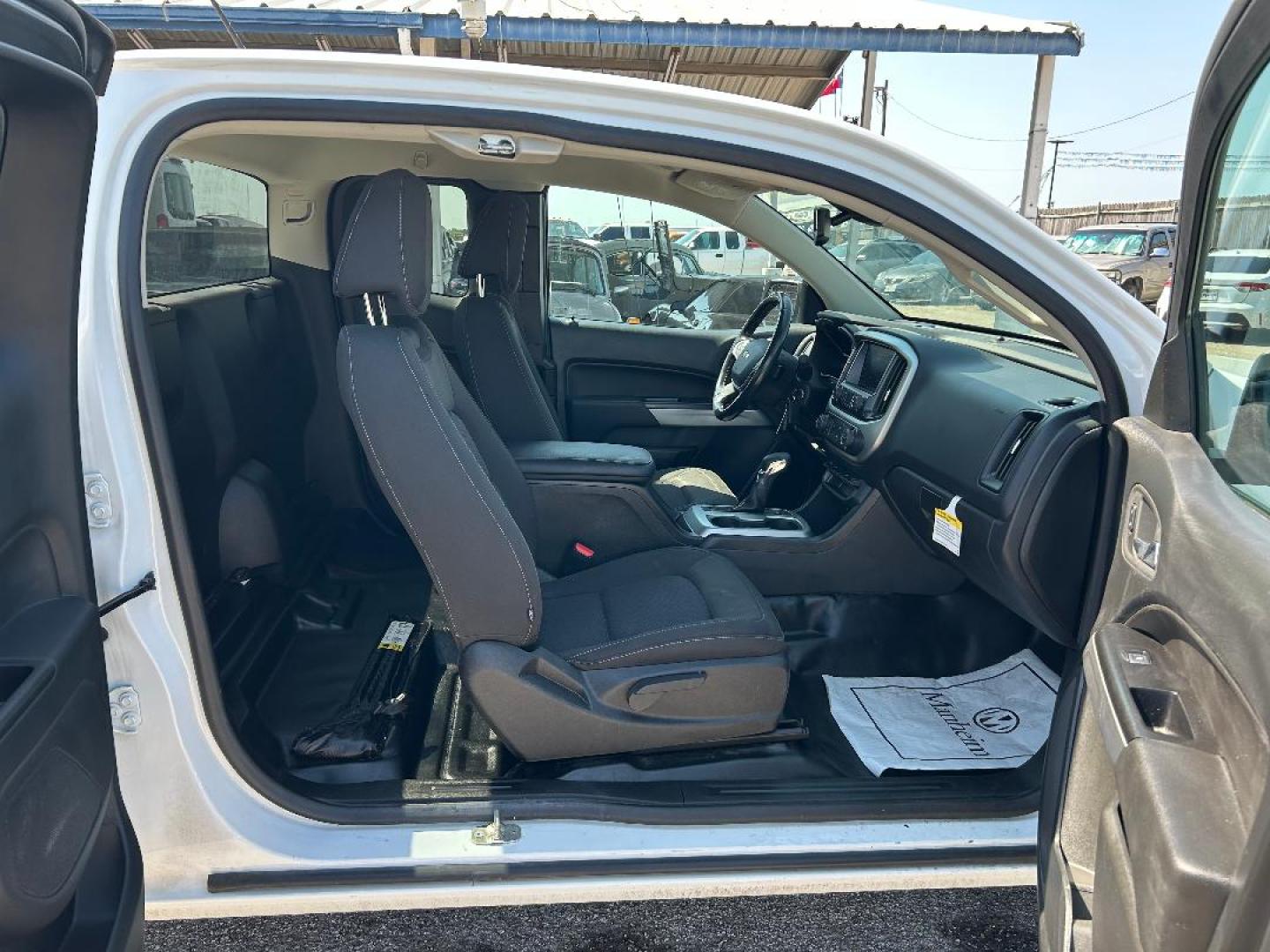 2022 Chevrolet Colorado LT Ext. Cab 2WD (1GCHSCEA3N1) with an 2.5L L4 DOHC 16V GAS engine, 6A transmission, located at 1687 Business 35 S, New Braunfels, TX, 78130, (830) 625-7159, 29.655487, -98.051491 - Photo#7