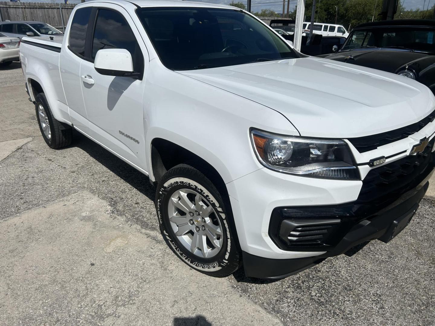 2022 White Chevrolet Colorado LT Ext. Cab 2WD (1GCHSCEA0N1) with an 2.5L L4 DOHC 16V GAS engine, 6A transmission, located at 1687 Business 35 S, New Braunfels, TX, 78130, (830) 625-7159, 29.655487, -98.051491 - Photo#1