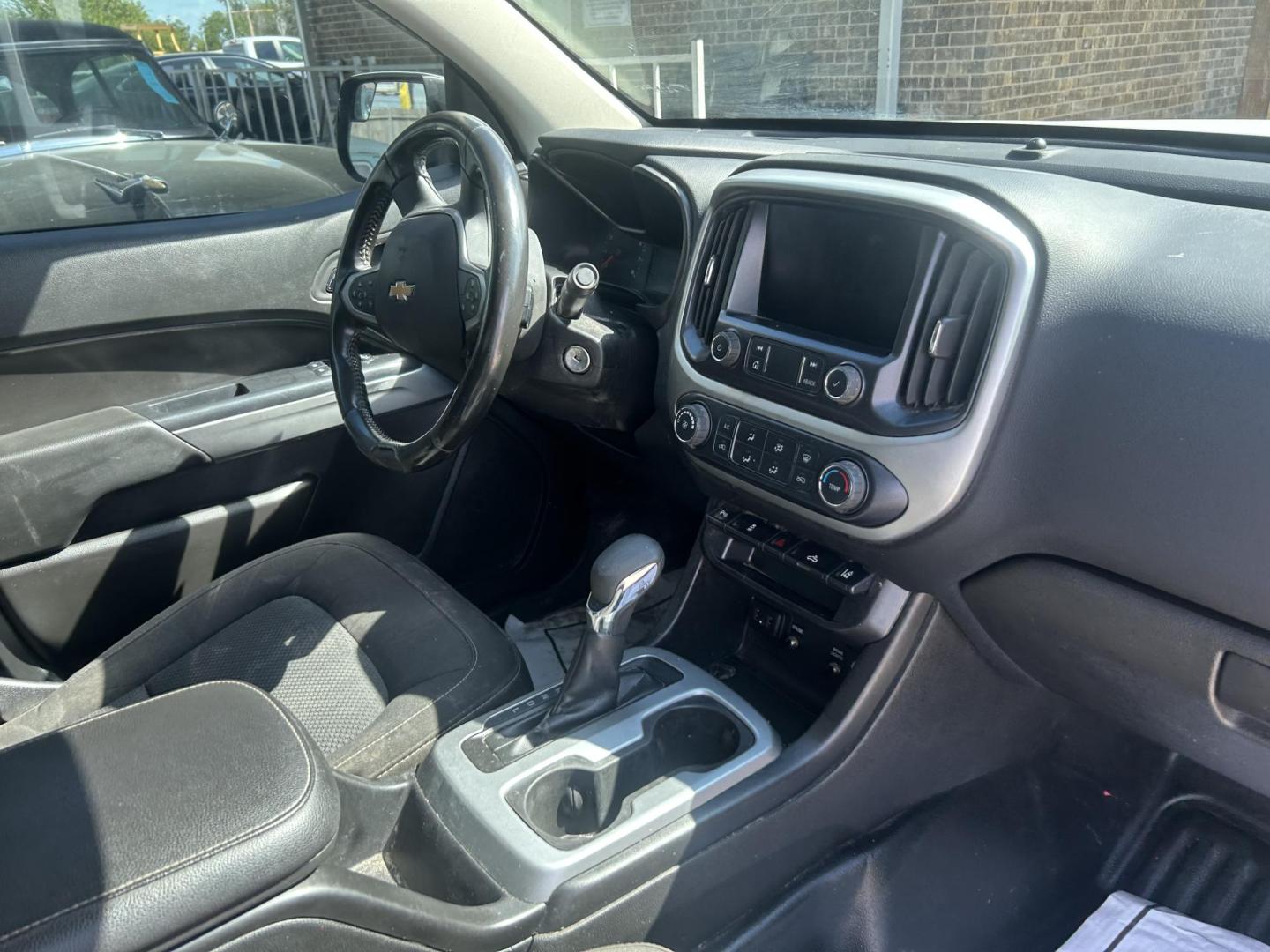 2022 White Chevrolet Colorado LT Ext. Cab 2WD (1GCHSCEA0N1) with an 2.5L L4 DOHC 16V GAS engine, 6A transmission, located at 1687 Business 35 S, New Braunfels, TX, 78130, (830) 625-7159, 29.655487, -98.051491 - Photo#3