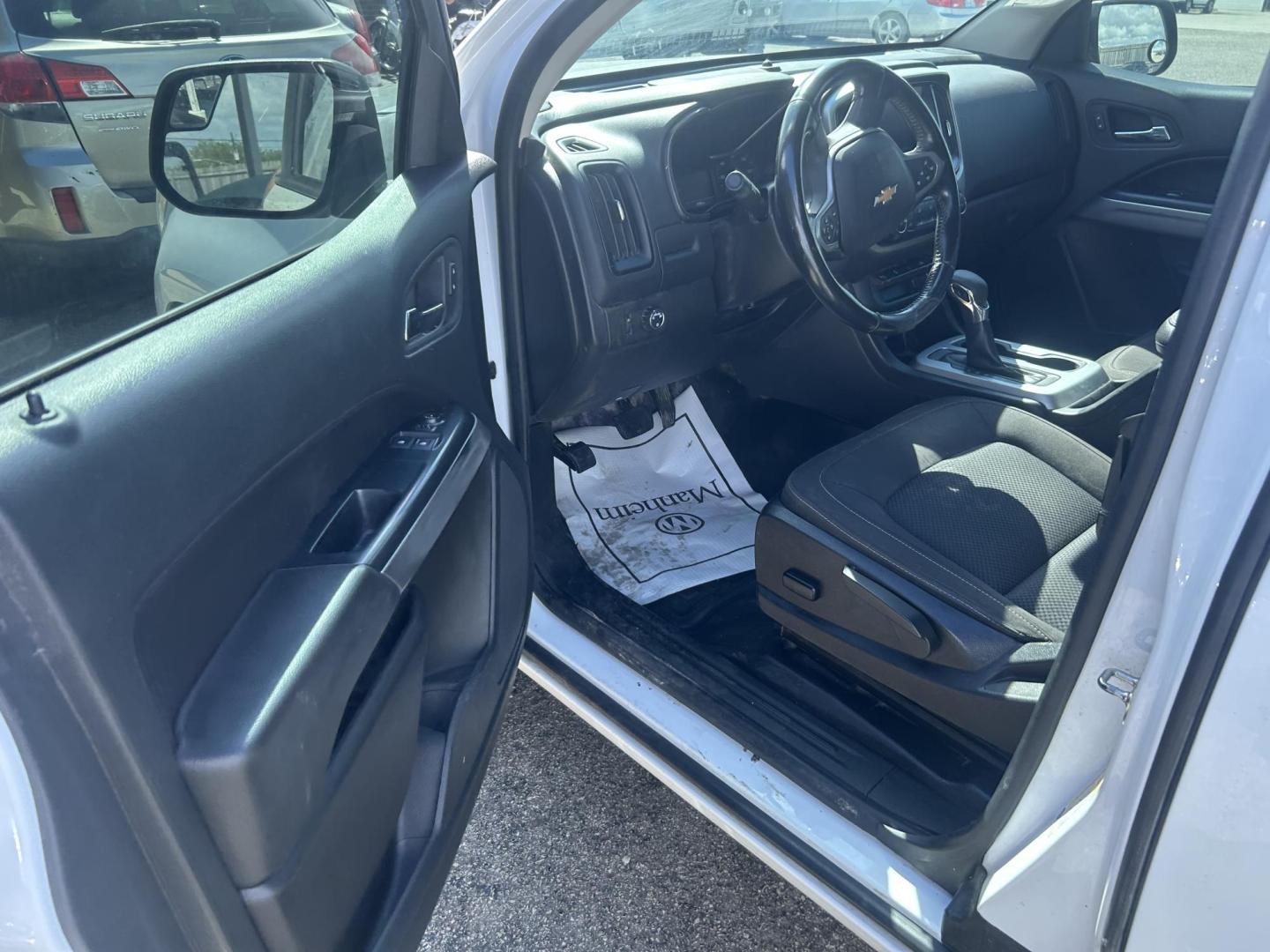 2022 White Chevrolet Colorado LT Ext. Cab 2WD (1GCHSCEA0N1) with an 2.5L L4 DOHC 16V GAS engine, 6A transmission, located at 1687 Business 35 S, New Braunfels, TX, 78130, (830) 625-7159, 29.655487, -98.051491 - Photo#7