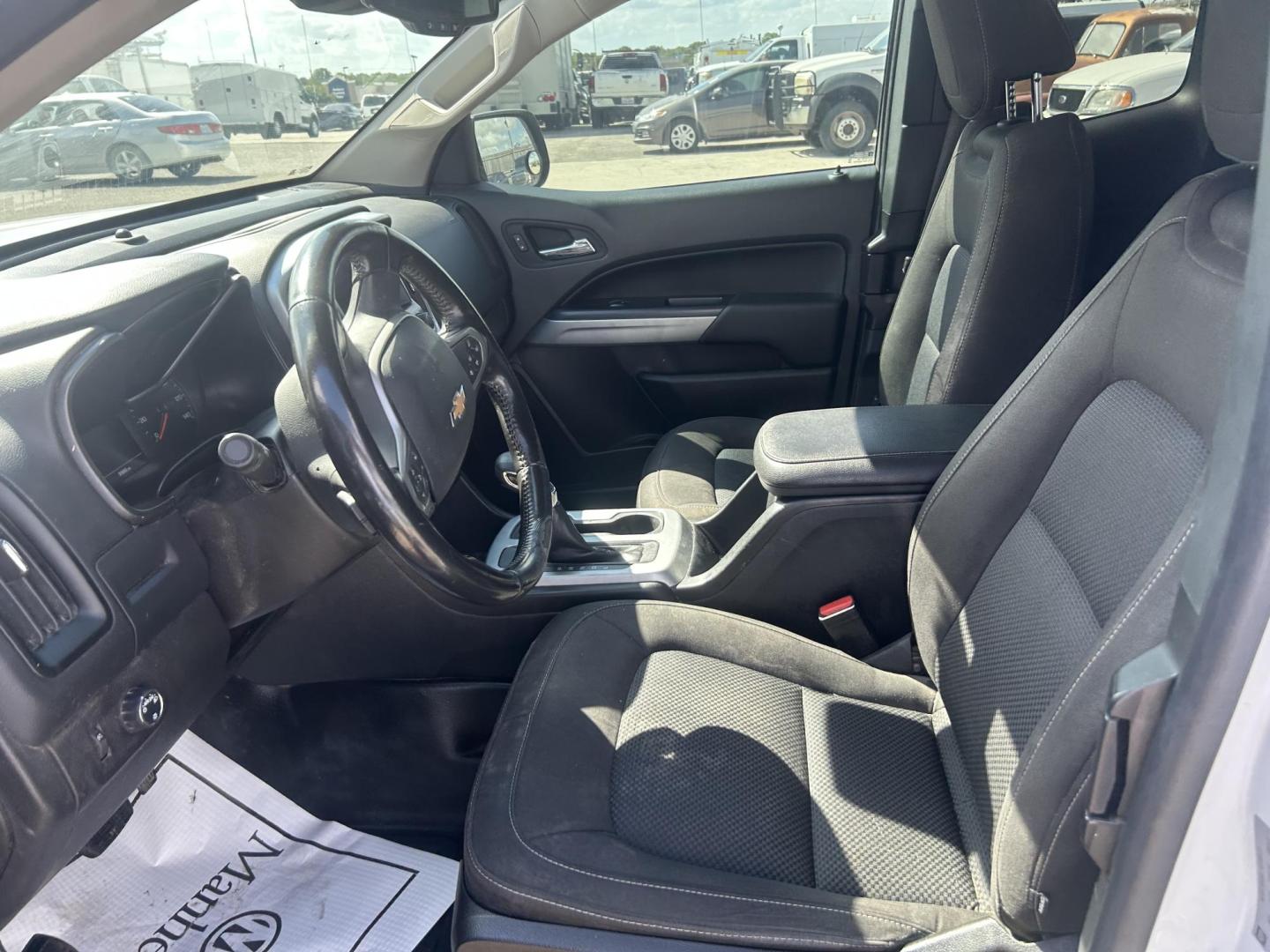 2022 White Chevrolet Colorado LT Ext. Cab 2WD (1GCHSCEA0N1) with an 2.5L L4 DOHC 16V GAS engine, 6A transmission, located at 1687 Business 35 S, New Braunfels, TX, 78130, (830) 625-7159, 29.655487, -98.051491 - Photo#8