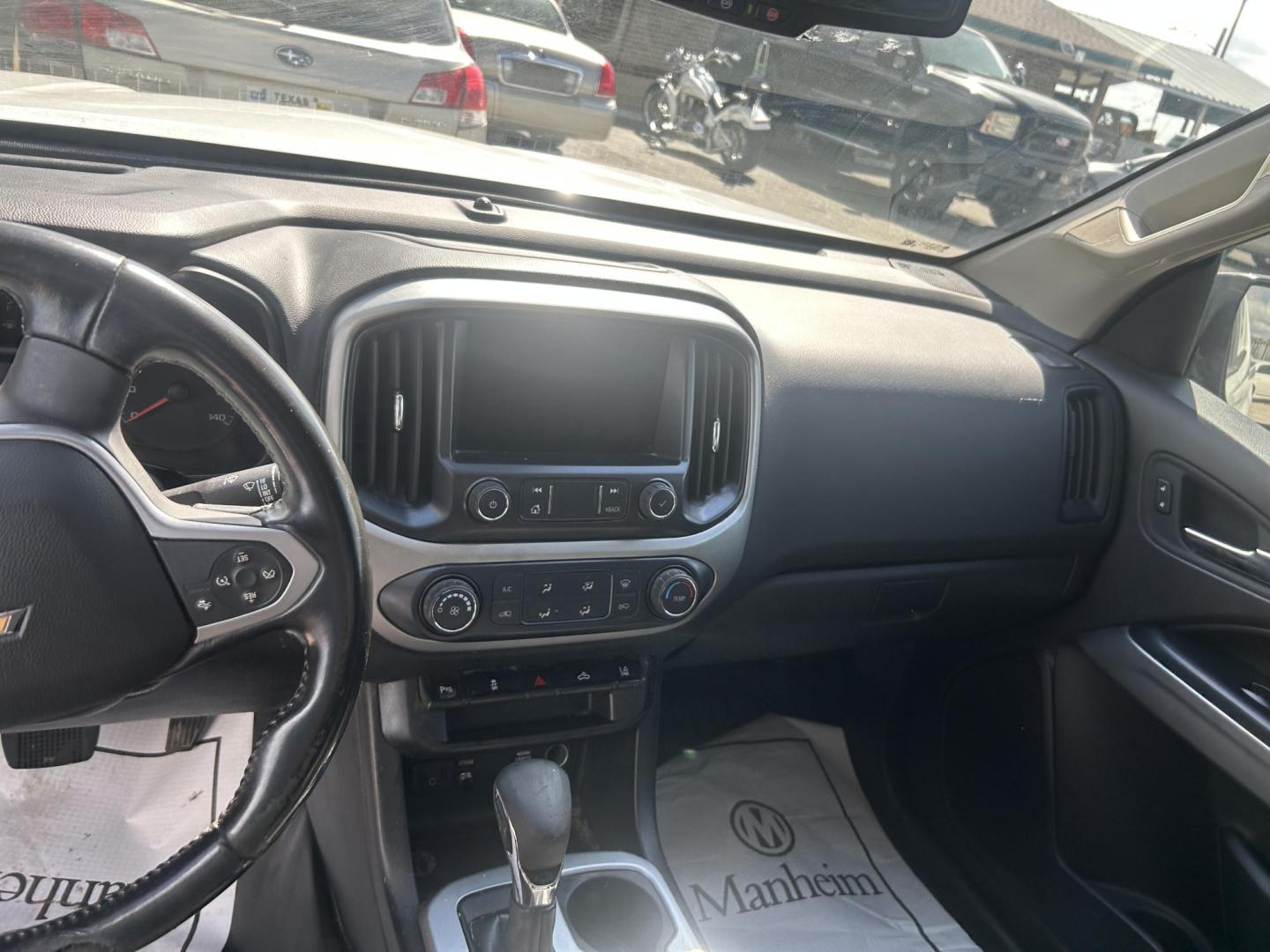 2022 White Chevrolet Colorado LT Ext. Cab 2WD (1GCHSCEA0N1) with an 2.5L L4 DOHC 16V GAS engine, 6A transmission, located at 1687 Business 35 S, New Braunfels, TX, 78130, (830) 625-7159, 29.655487, -98.051491 - Photo#10