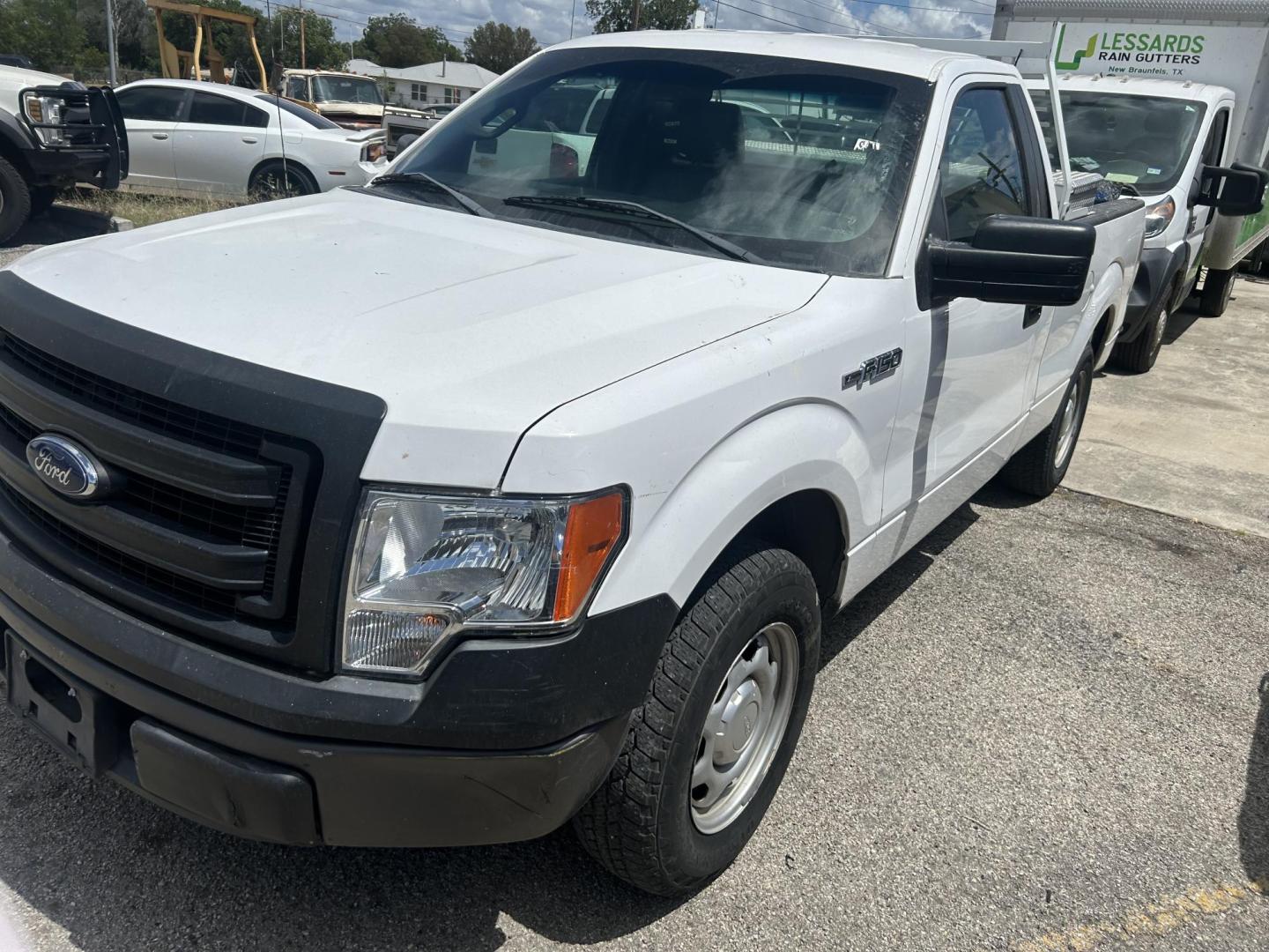 2014 White Ford F-150 STX 6.5-ft. Bed 2WD (1FTMF1CM9EK) with an 3.7L V6 DOHC 24V engine, 6-Speed Automatic transmission, located at 1687 Business 35 S, New Braunfels, TX, 78130, (830) 625-7159, 29.655487, -98.051491 - Photo#0