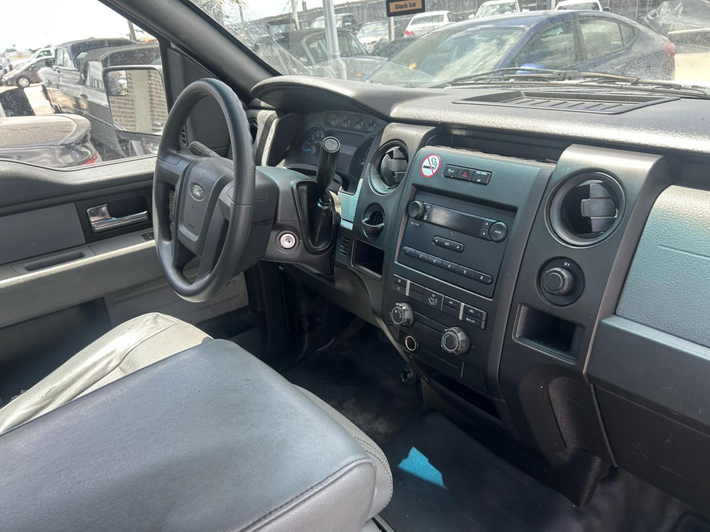 2014 White Ford F-150 STX 6.5-ft. Bed 2WD (1FTMF1CM9EK) with an 3.7L V6 DOHC 24V engine, 6-Speed Automatic transmission, located at 1687 Business 35 S, New Braunfels, TX, 78130, (830) 625-7159, 29.655487, -98.051491 - Photo#3