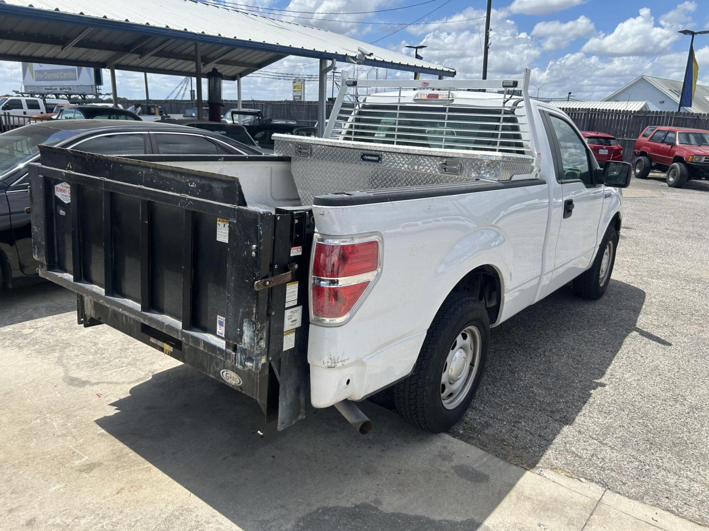 2014 White Ford F-150 STX 6.5-ft. Bed 2WD (1FTMF1CM9EK) with an 3.7L V6 DOHC 24V engine, 6-Speed Automatic transmission, located at 1687 Business 35 S, New Braunfels, TX, 78130, (830) 625-7159, 29.655487, -98.051491 - Photo#4
