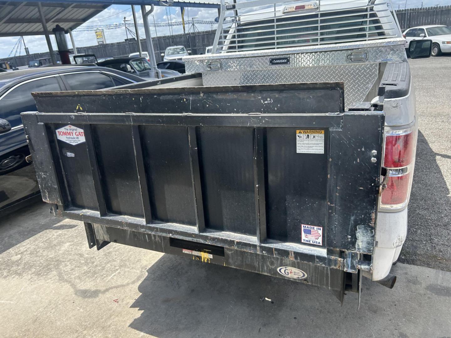 2014 White Ford F-150 STX 6.5-ft. Bed 2WD (1FTMF1CM9EK) with an 3.7L V6 DOHC 24V engine, 6-Speed Automatic transmission, located at 1687 Business 35 S, New Braunfels, TX, 78130, (830) 625-7159, 29.655487, -98.051491 - Photo#5