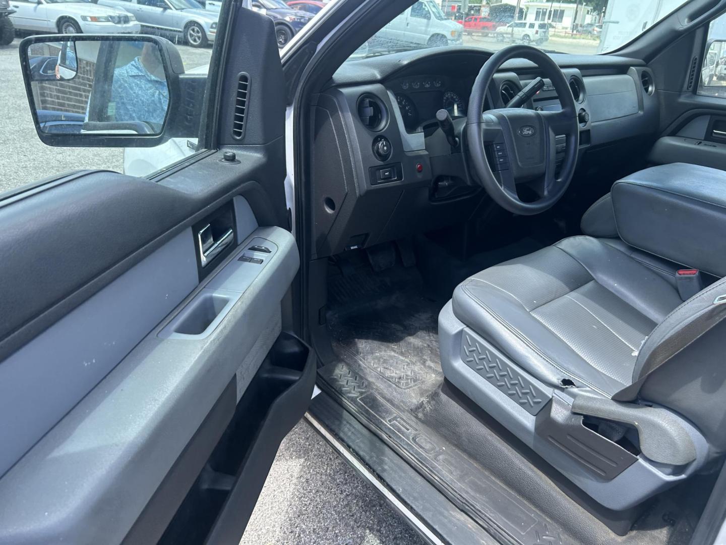 2014 White Ford F-150 STX 6.5-ft. Bed 2WD (1FTMF1CM9EK) with an 3.7L V6 DOHC 24V engine, 6-Speed Automatic transmission, located at 1687 Business 35 S, New Braunfels, TX, 78130, (830) 625-7159, 29.655487, -98.051491 - Photo#7