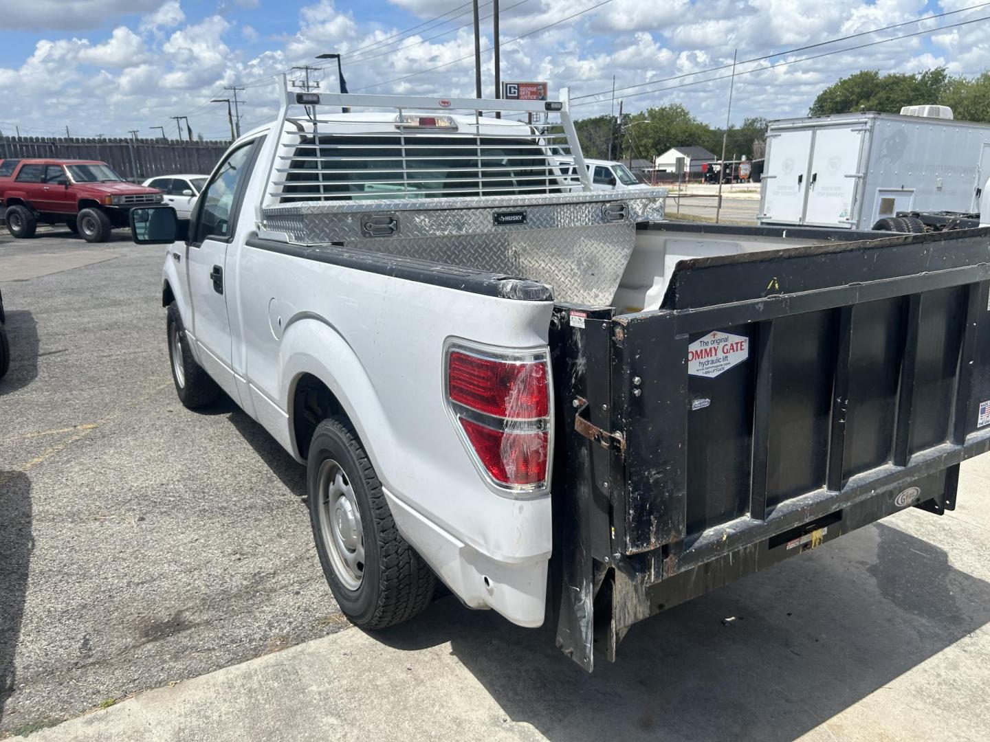 2014 White Ford F-150 STX 6.5-ft. Bed 2WD (1FTMF1CM9EK) with an 3.7L V6 DOHC 24V engine, 6-Speed Automatic transmission, located at 1687 Business 35 S, New Braunfels, TX, 78130, (830) 625-7159, 29.655487, -98.051491 - Photo#6