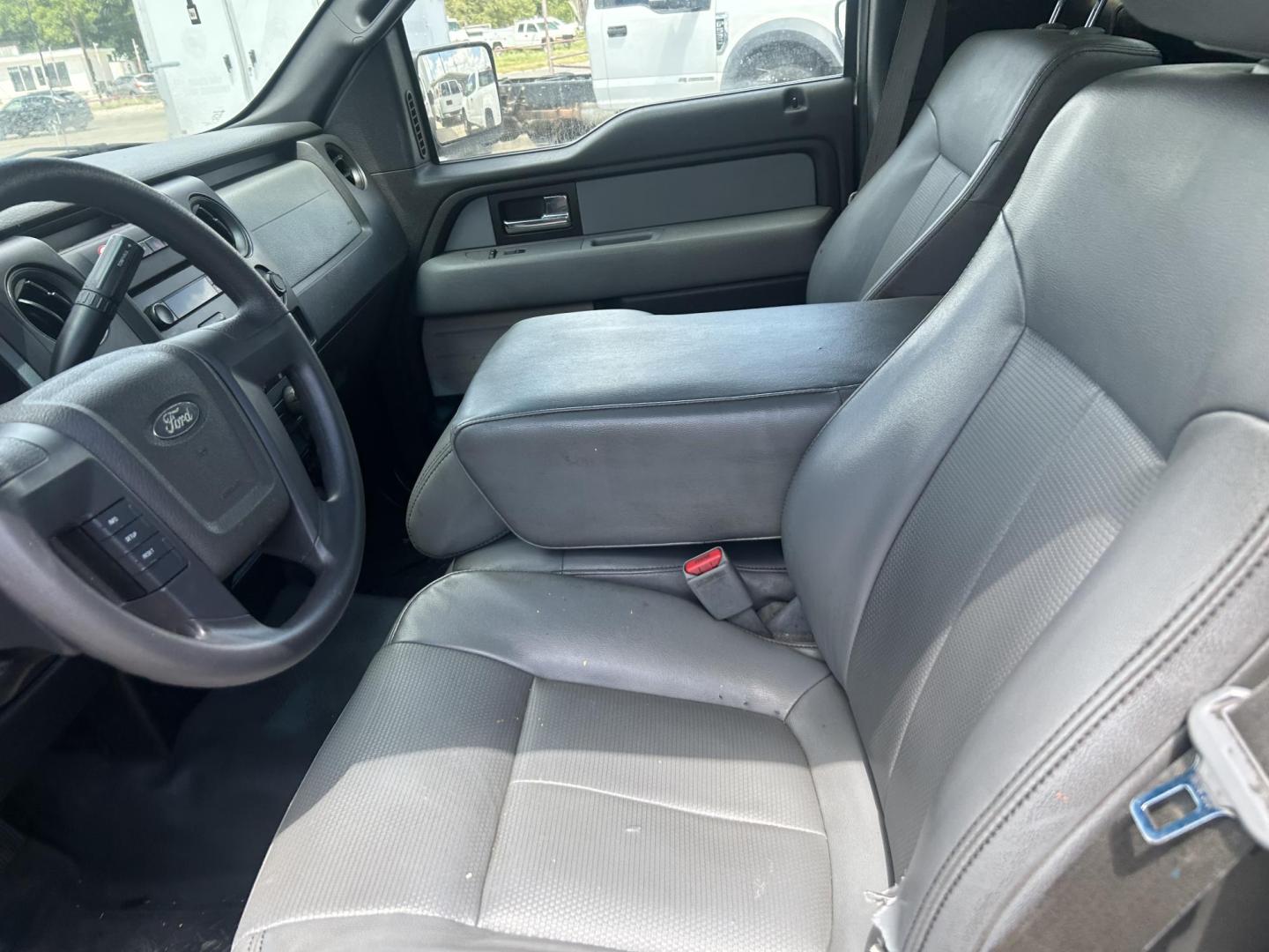 2014 White Ford F-150 STX 6.5-ft. Bed 2WD (1FTMF1CM9EK) with an 3.7L V6 DOHC 24V engine, 6-Speed Automatic transmission, located at 1687 Business 35 S, New Braunfels, TX, 78130, (830) 625-7159, 29.655487, -98.051491 - Photo#8