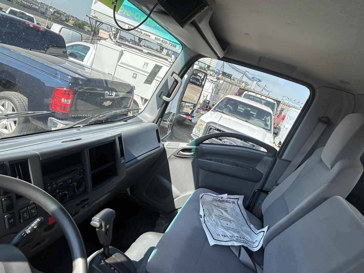2018 Gray Isuzu NQR - (JALE5W169J7) with an 5.2L L6 DIESEL engine, located at 1687 Business 35 S, New Braunfels, TX, 78130, (830) 625-7159, 29.655487, -98.051491 - Photo#9