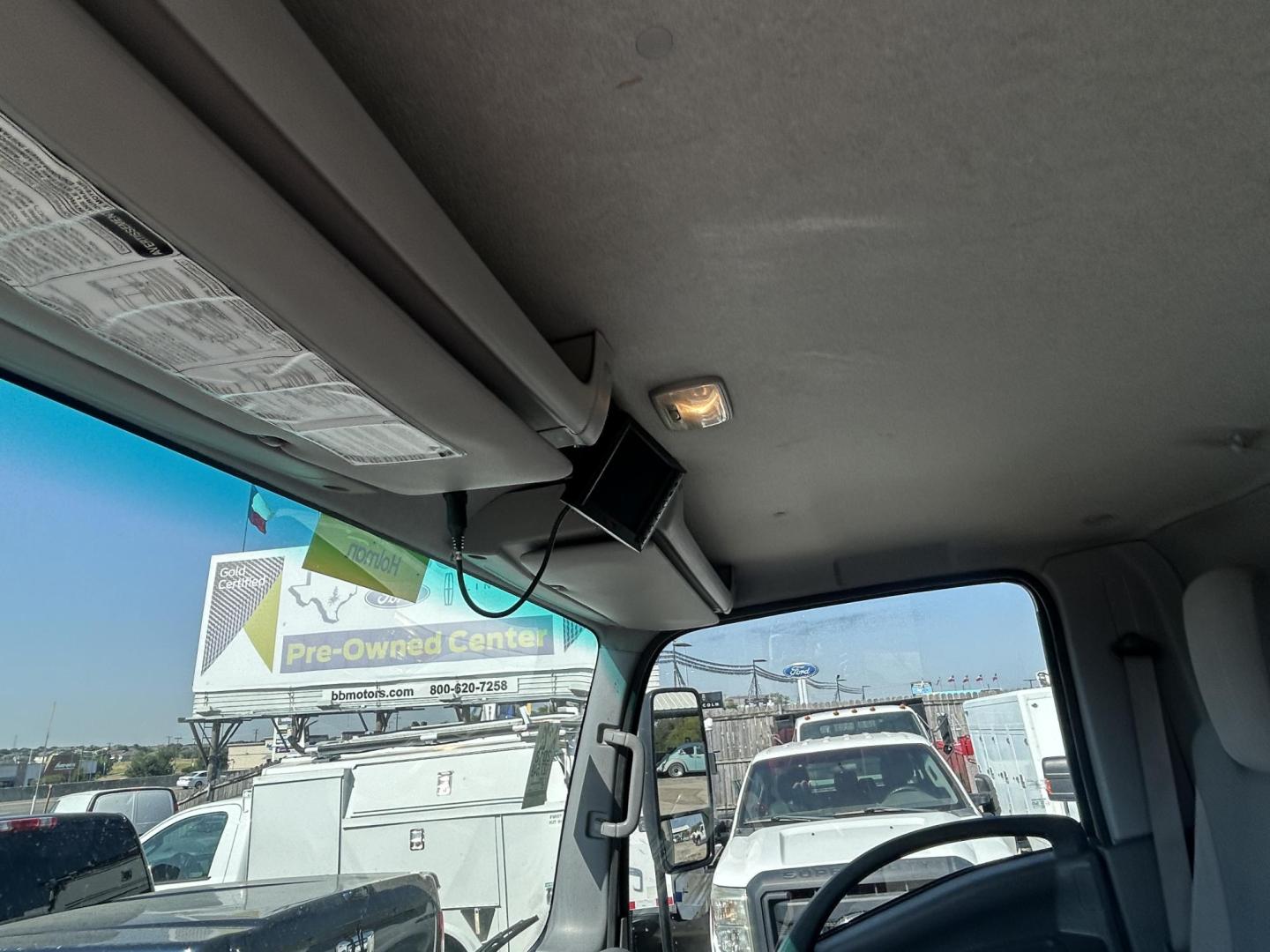 2018 Gray Isuzu NQR - (JALE5W169J7) with an 5.2L L6 DIESEL engine, located at 1687 Business 35 S, New Braunfels, TX, 78130, (830) 625-7159, 29.655487, -98.051491 - Photo#10