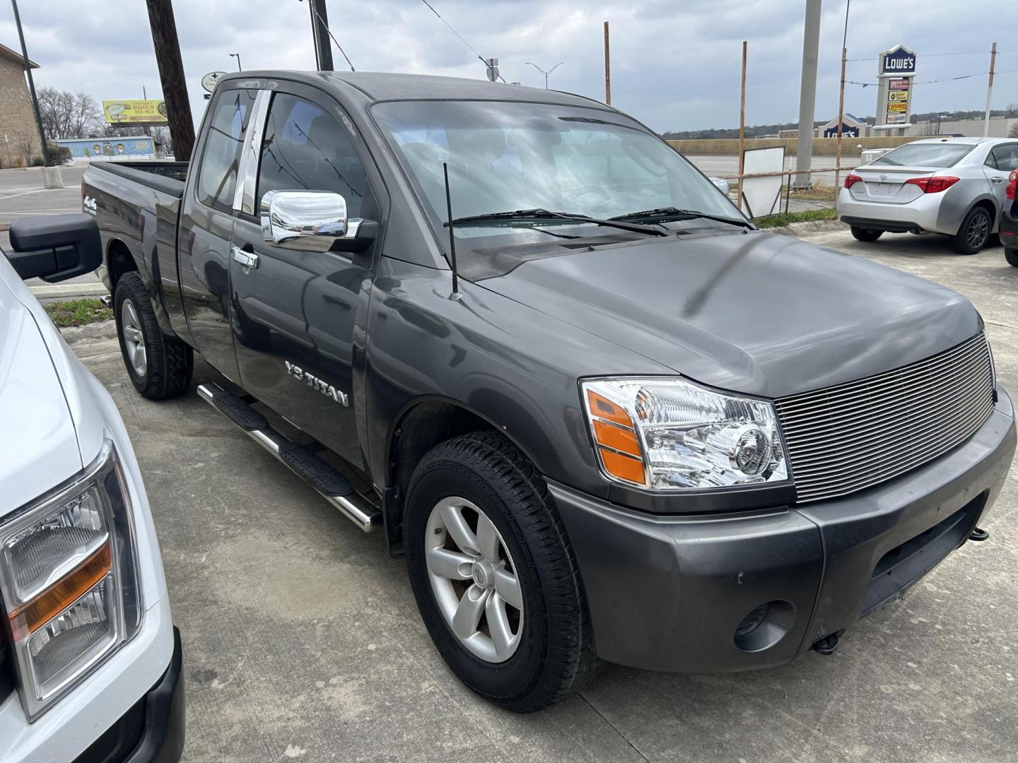 2007 Nissan Titan LE King Cab 4WD (1N6BA06B67N) with an 5.6L V8 DOHC 32V FFV engine, 5-Speed Automatic transmission, located at 1687 Business 35 S, New Braunfels, TX, 78130, (830) 625-7159, 29.655487, -98.051491 - Photo#1