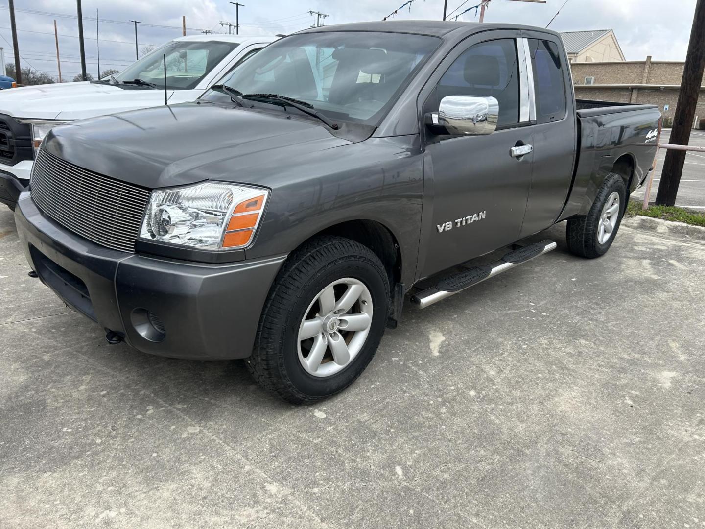 2007 Nissan Titan LE King Cab 4WD (1N6BA06B67N) with an 5.6L V8 DOHC 32V FFV engine, 5-Speed Automatic transmission, located at 1687 Business 35 S, New Braunfels, TX, 78130, (830) 625-7159, 29.655487, -98.051491 - Photo#0
