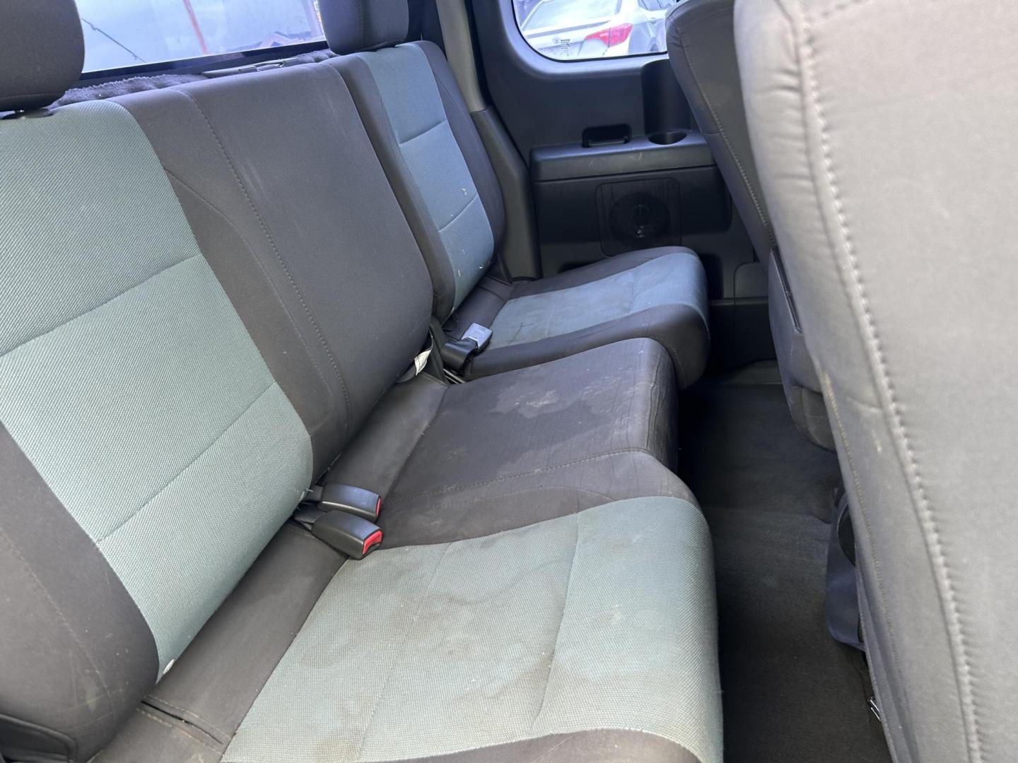 2007 Nissan Titan LE King Cab 4WD (1N6BA06B67N) with an 5.6L V8 DOHC 32V FFV engine, 5-Speed Automatic transmission, located at 1687 Business 35 S, New Braunfels, TX, 78130, (830) 625-7159, 29.655487, -98.051491 - Photo#4