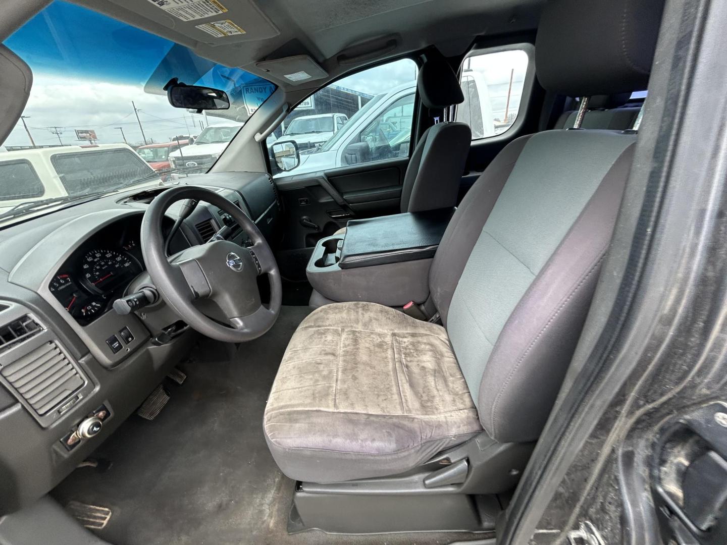 2007 Nissan Titan LE King Cab 4WD (1N6BA06B67N) with an 5.6L V8 DOHC 32V FFV engine, 5-Speed Automatic transmission, located at 1687 Business 35 S, New Braunfels, TX, 78130, (830) 625-7159, 29.655487, -98.051491 - Photo#8