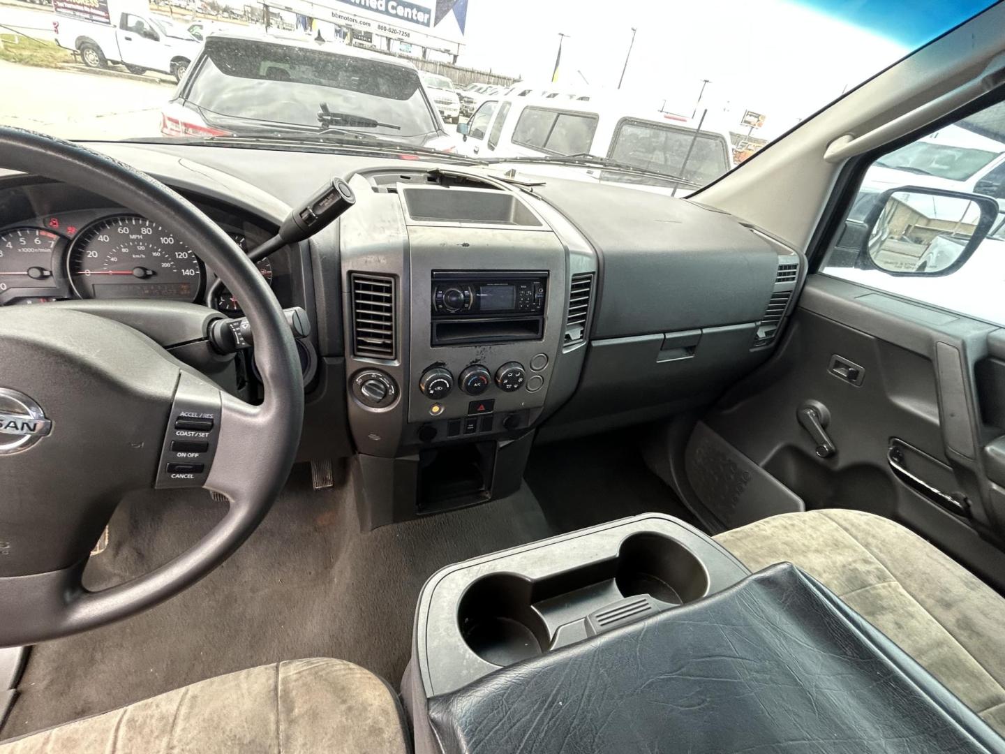 2007 Nissan Titan LE King Cab 4WD (1N6BA06B67N) with an 5.6L V8 DOHC 32V FFV engine, 5-Speed Automatic transmission, located at 1687 Business 35 S, New Braunfels, TX, 78130, (830) 625-7159, 29.655487, -98.051491 - Photo#10