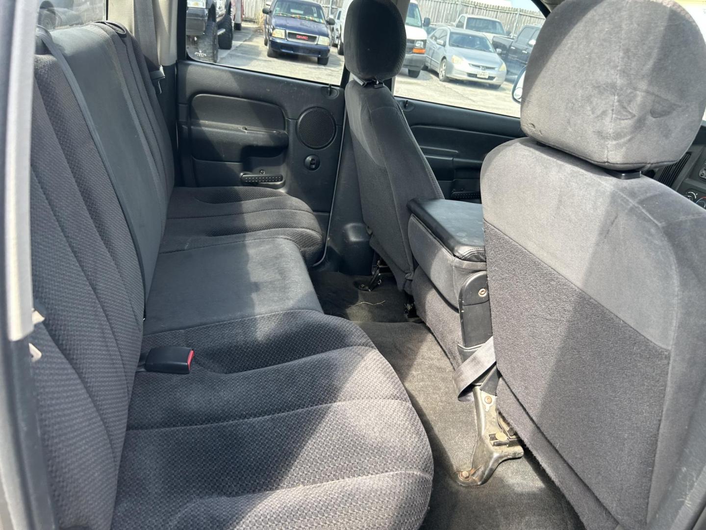 2002 Silver Dodge Ram 1500 SLT Plus Quad Cab 2WD (1D7HA18N82S) with an 4.7L V8 SOHC 16V engine, Automatic transmission, located at 1687 Business 35 S, New Braunfels, TX, 78130, (830) 625-7159, 29.655487, -98.051491 - Photo#7