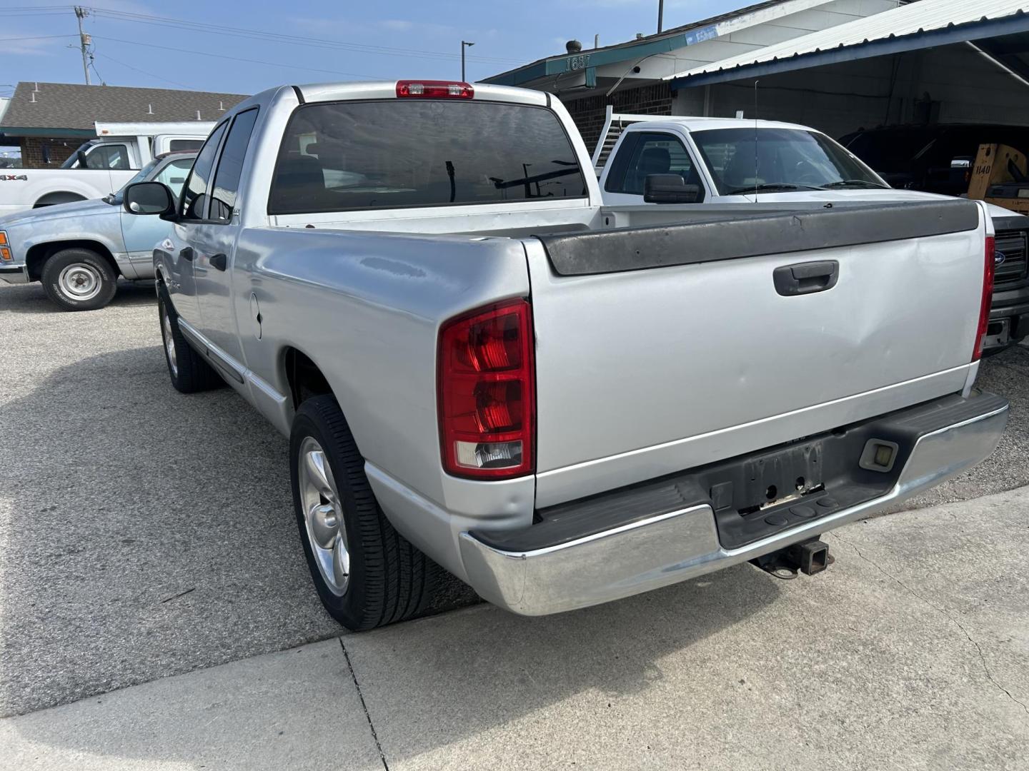 2002 Silver Dodge Ram 1500 SLT Plus Quad Cab 2WD (1D7HA18N82S) with an 4.7L V8 SOHC 16V engine, Automatic transmission, located at 1687 Business 35 S, New Braunfels, TX, 78130, (830) 625-7159, 29.655487, -98.051491 - Photo#1