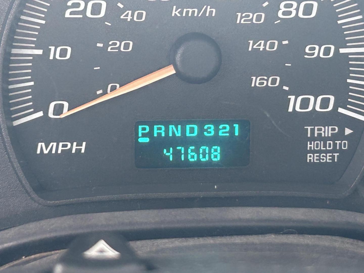 2007 White Chevrolet Express 3500 Cargo (1GBHG31V471) with an 4.8L V8 OHV 16V engine, 4-Speed Automatic Overdrive transmission, located at 1687 Business 35 S, New Braunfels, TX, 78130, (830) 625-7159, 29.655487, -98.051491 - Photo#4