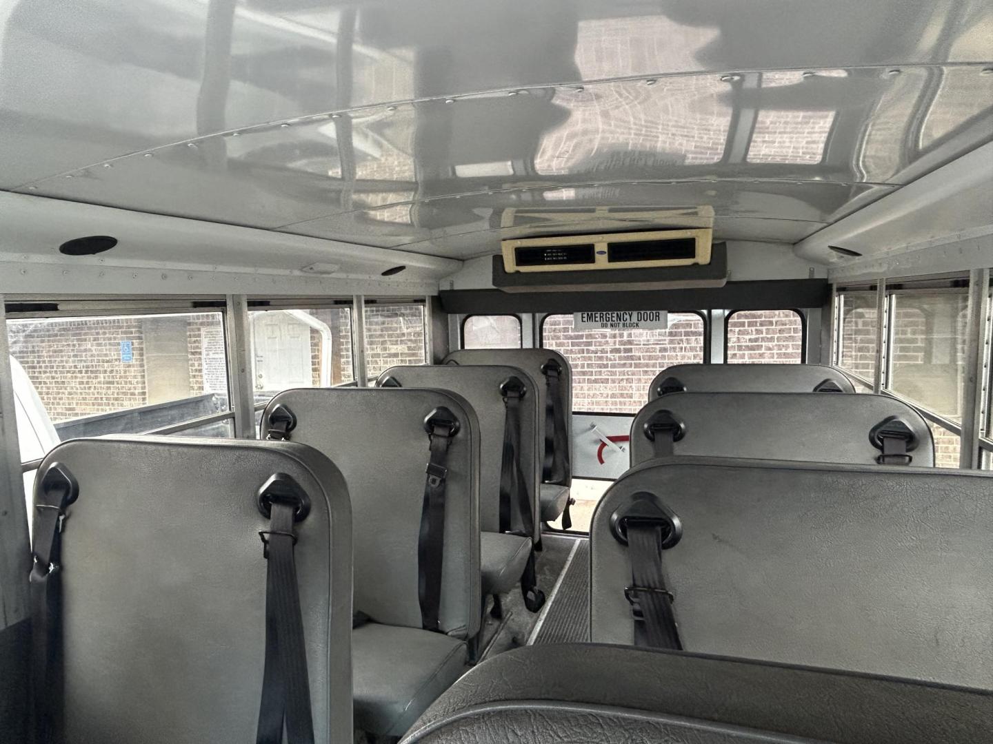 2007 White Chevrolet Express 3500 Cargo (1GBHG31V471) with an 4.8L V8 OHV 16V engine, 4-Speed Automatic Overdrive transmission, located at 1687 Business 35 S, New Braunfels, TX, 78130, (830) 625-7159, 29.655487, -98.051491 - Photo#7