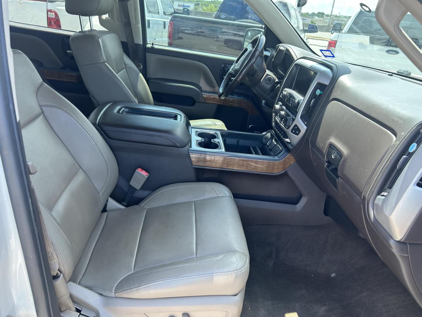 2014 White GMC Sierra 1500 SLT Crew Cab 4WD (3GTU2VEC1EG) with an 5.3L V8 OHV 16V engine, 6-Speed Automatic transmission, located at 1687 Business 35 S, New Braunfels, TX, 78130, (830) 625-7159, 29.655487, -98.051491 - Photo#2